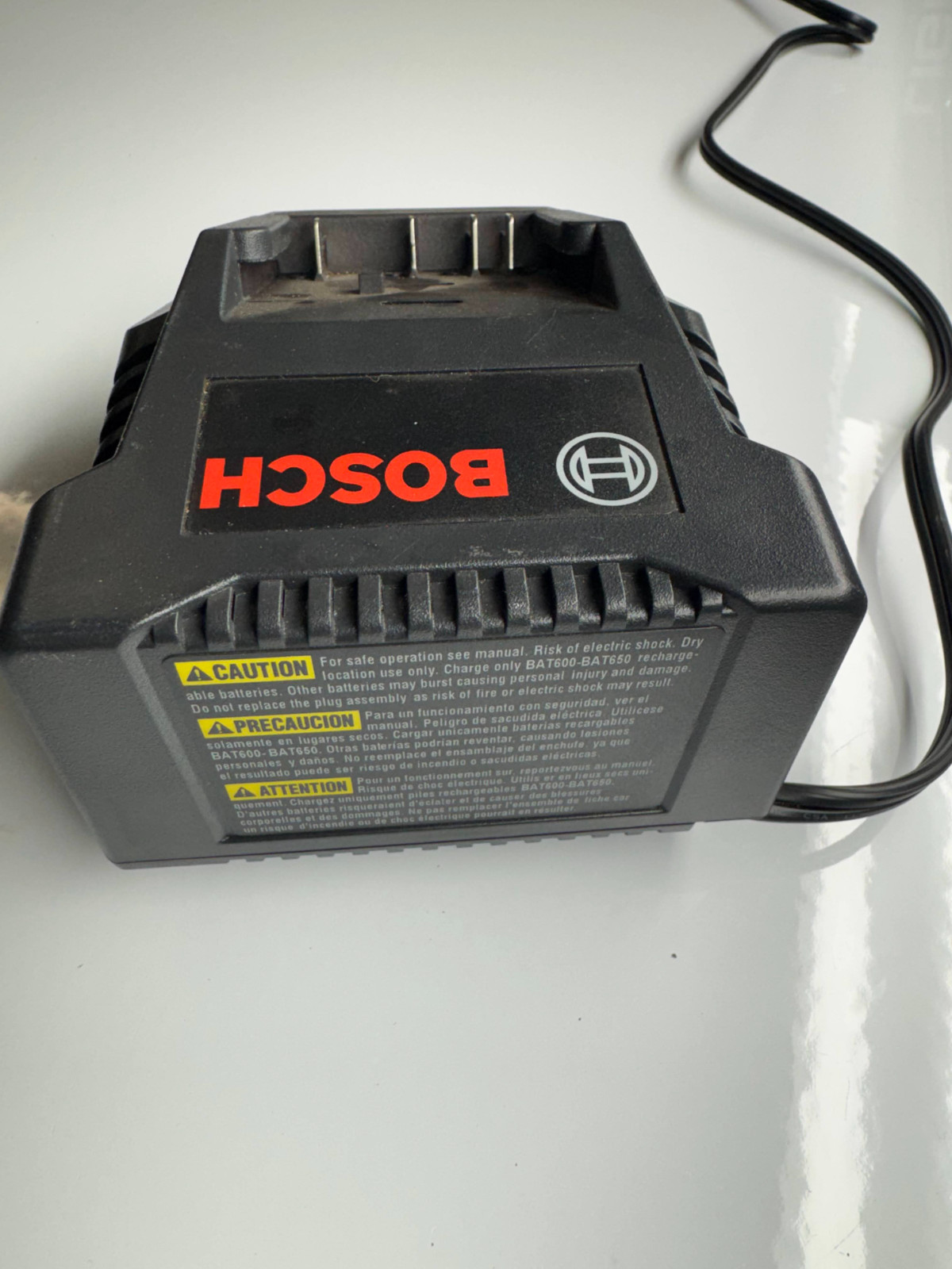 Bosch BC660 18V Lithium-Ion Battery Charger – Genuine OEM – Tested & Working.