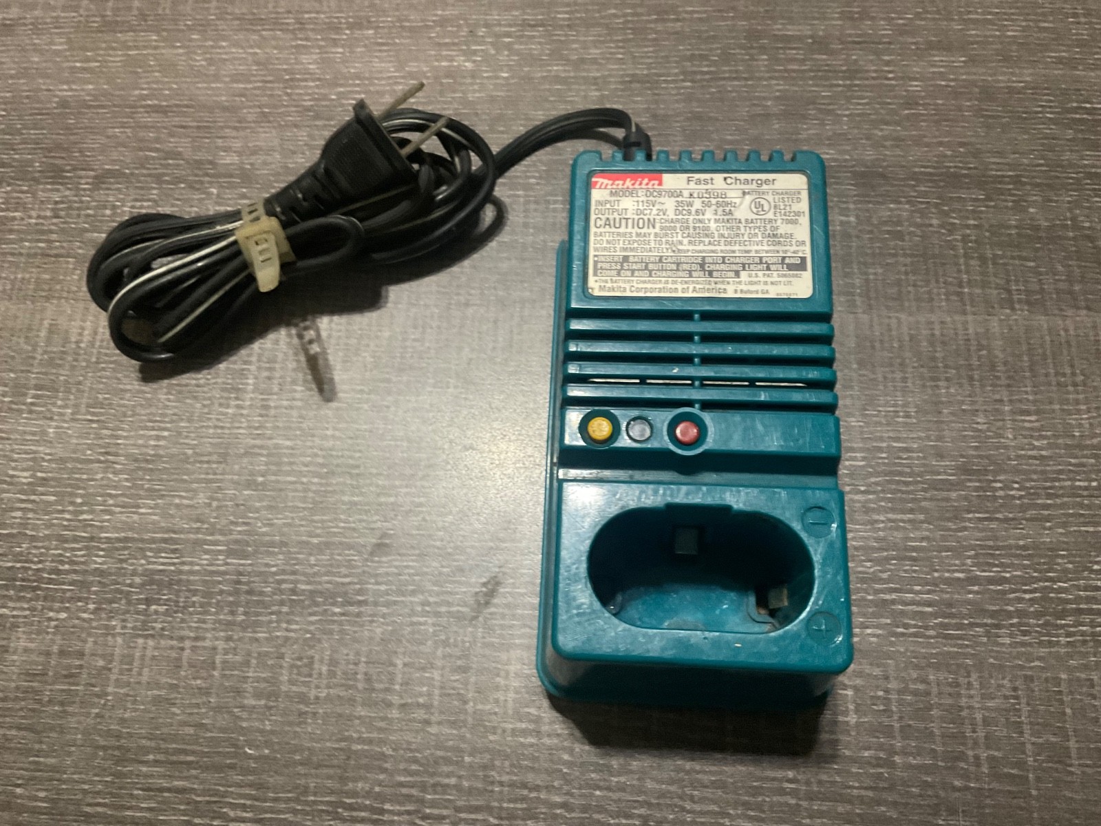 Vintage Makita OEM Fast Charger DC9700A 7.2V-9.6V 12v Battery 1220