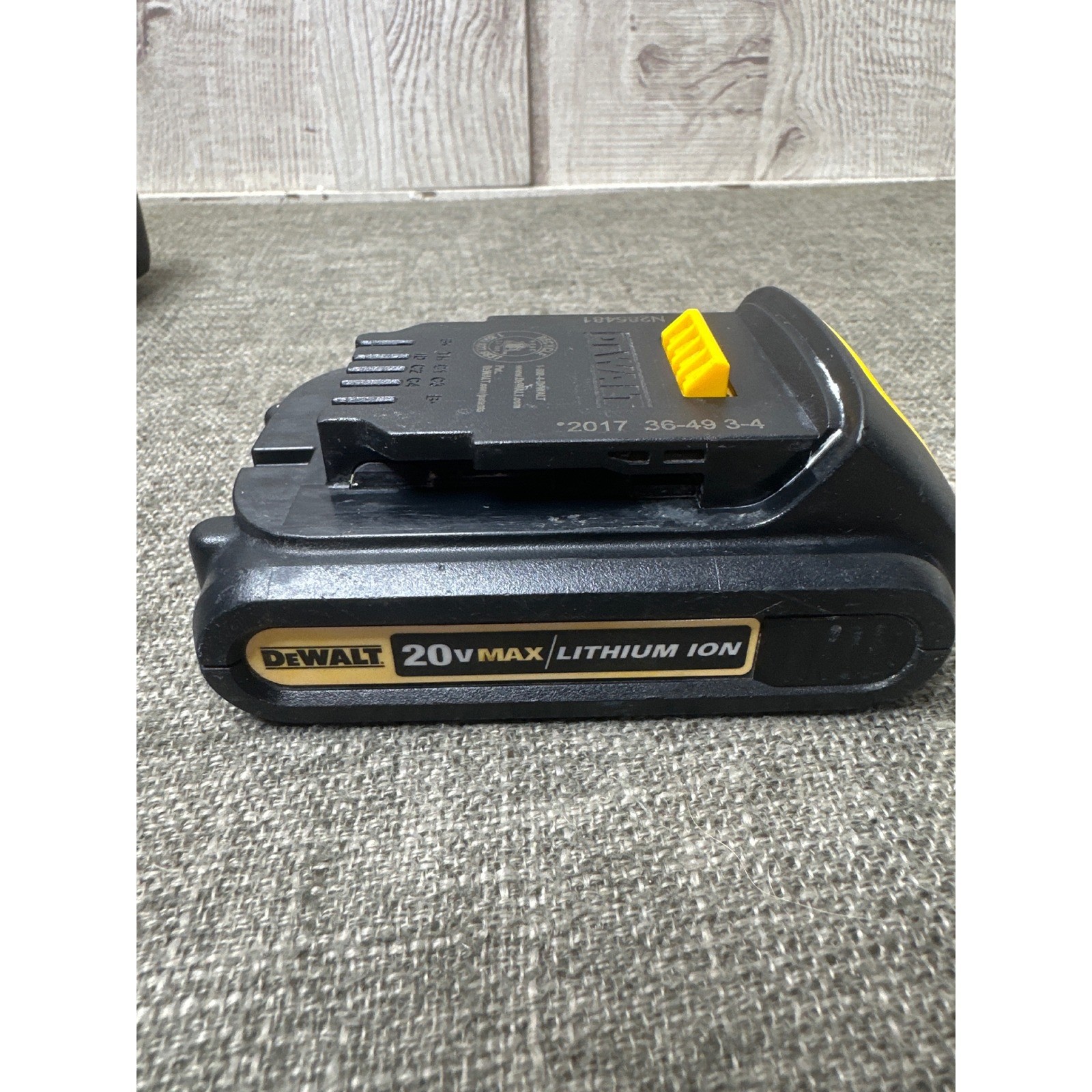 Dewalt DCB1104 12V 20V Max Lithium Ion Battery Charger and 20V Max Battery Set