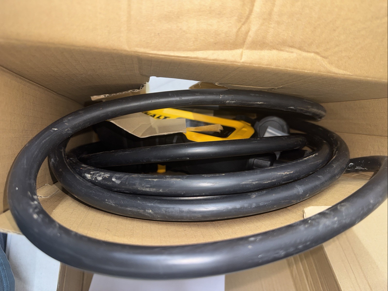 DEWALT Portable EV Charger 120-240V Level 2 Charger up to 32 Amps *OPENBOX*