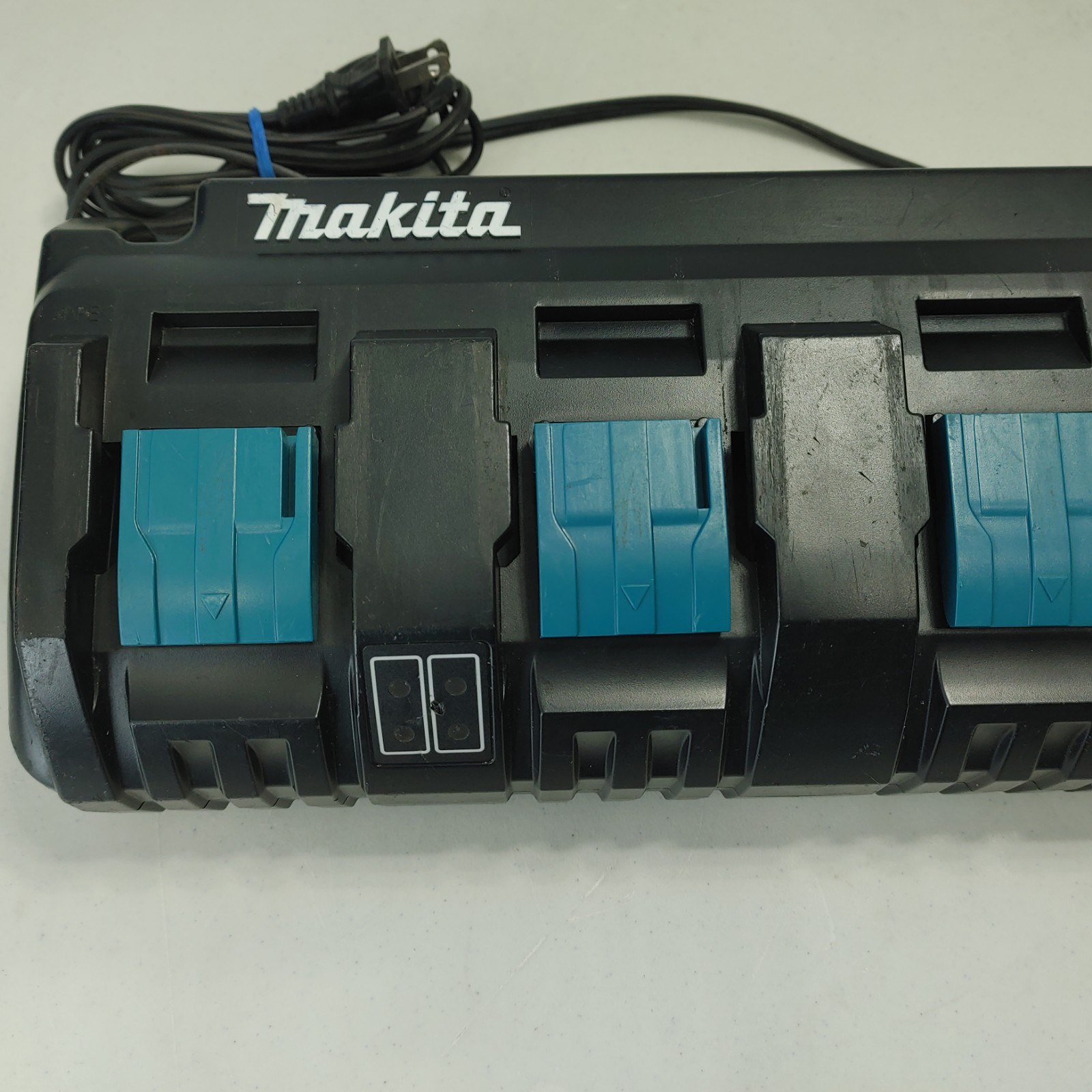 UNTESTED READ! Makita DC18SF 4-Port Lithium-Ion Multi Battery Charger 14.4V-18V