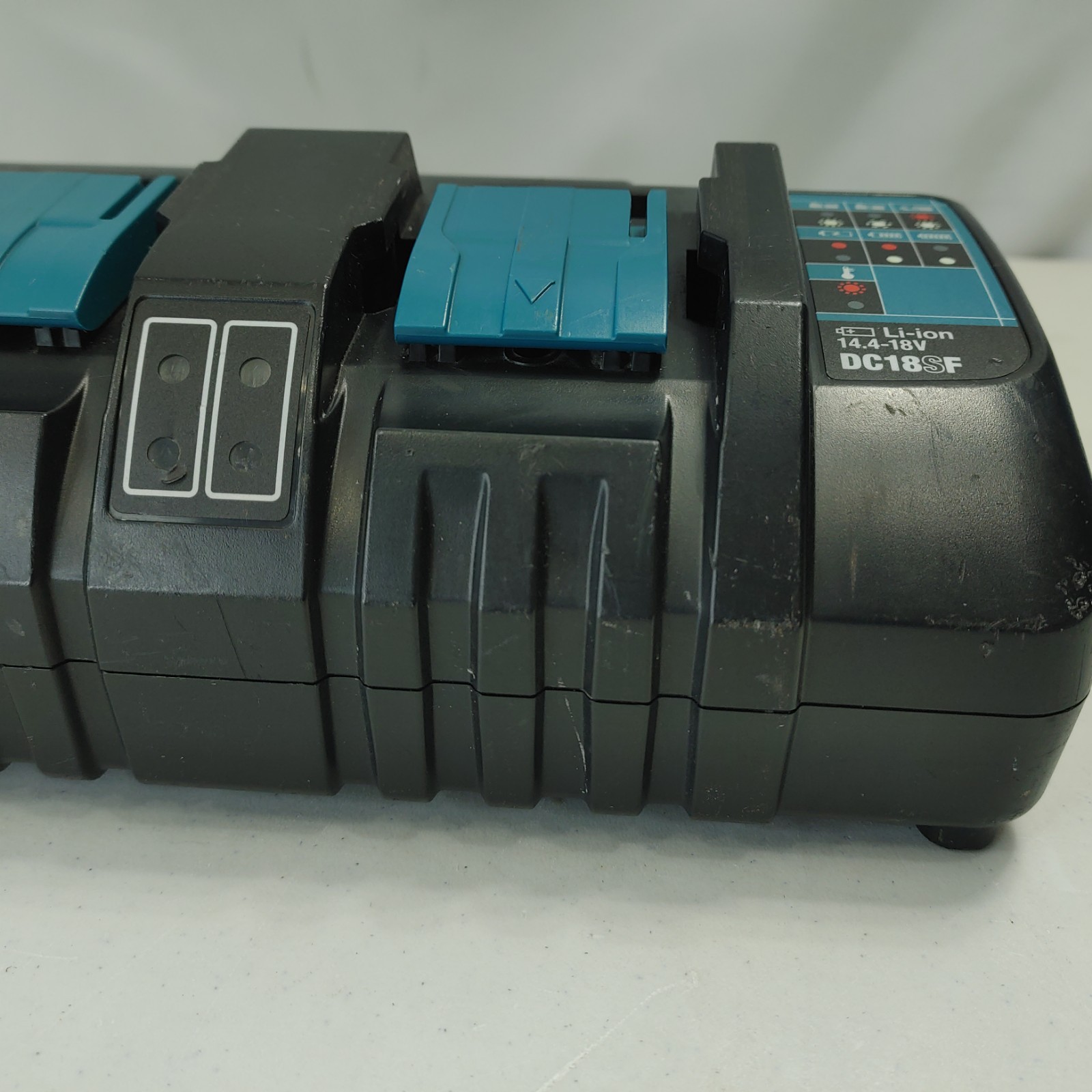 UNTESTED READ! Makita DC18SF 4-Port Lithium-Ion Multi Battery Charger 14.4V-18V