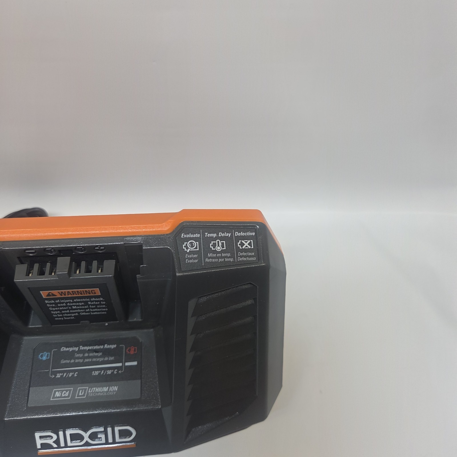 RIDGID R840095 GEN5X OEM Dual Chemistry Battery Charger With 18V 2.0 Ah Battery