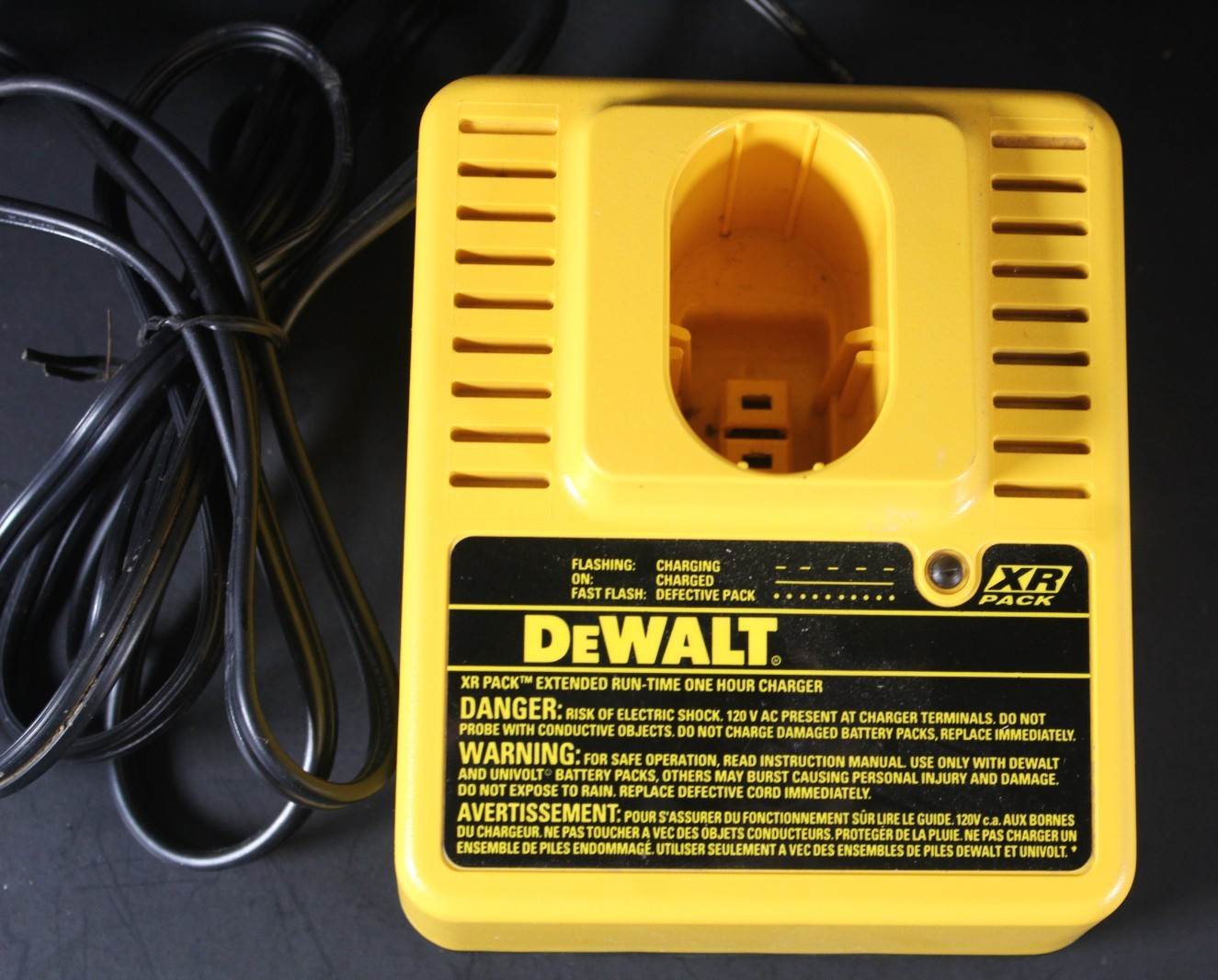 Dewalt DW9106 Battery Charger XR Pack One Hour Charge 7.2 to 14.4v Yellow
