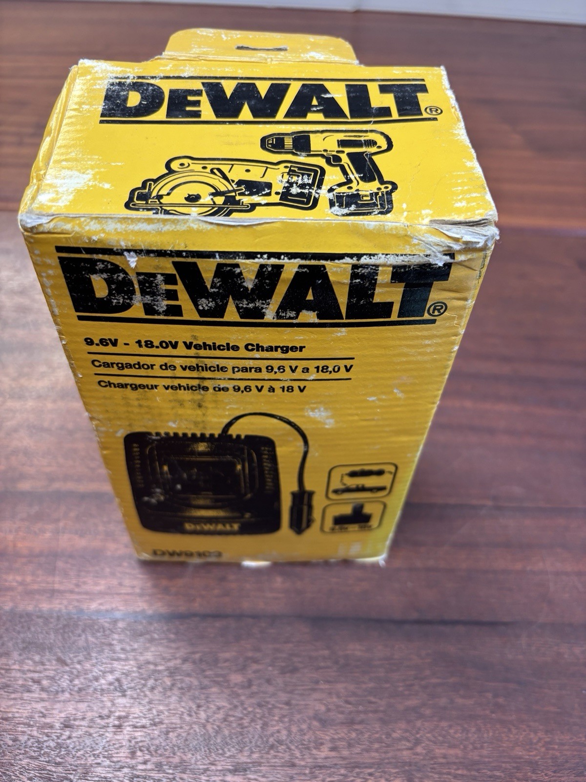 NEW. DEWALT DW9109 Vehicle Car Truck Battery Charger 9.6v-18v