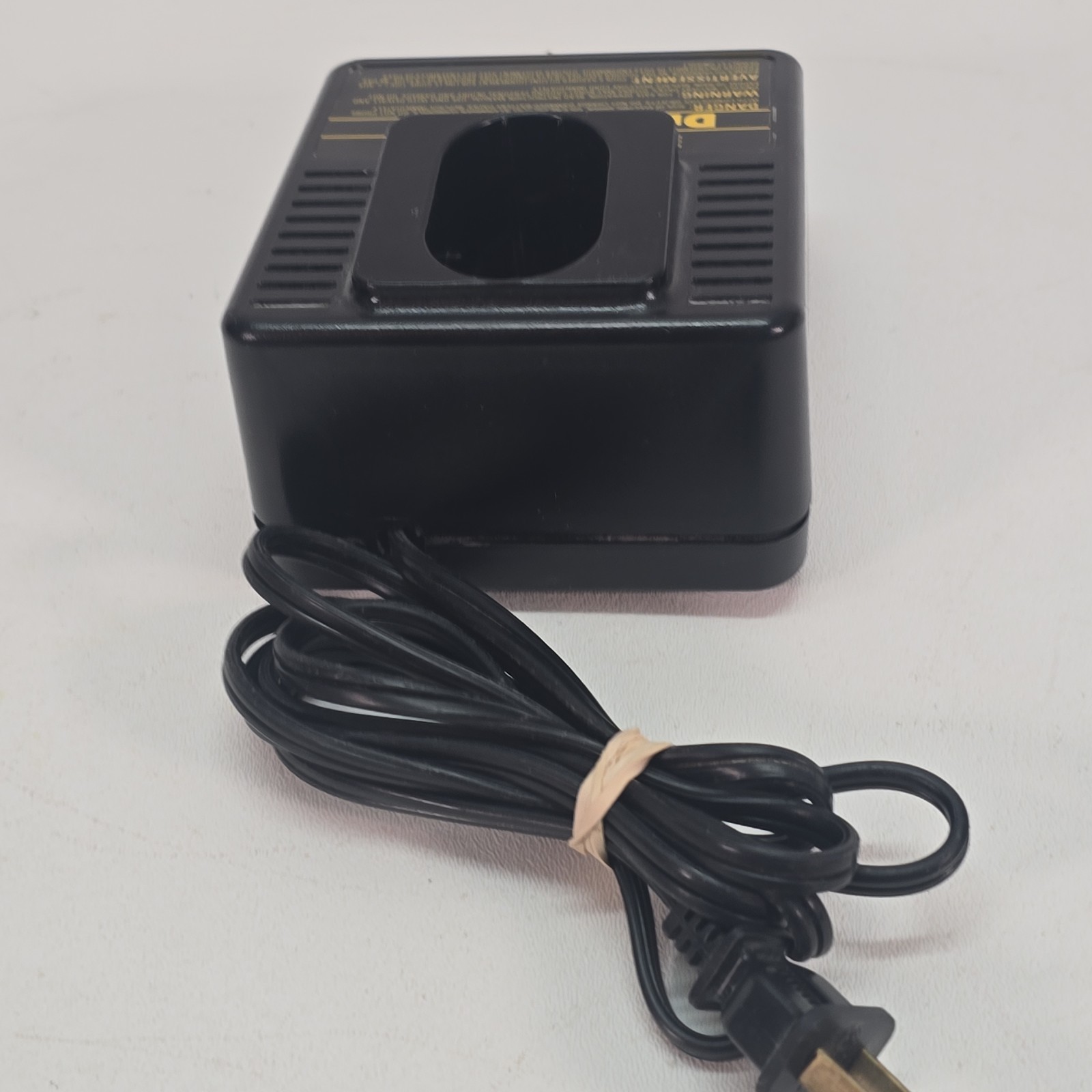 Dewalt Battery Charger DW9104 Standard One Hour Type 2 1.8 Amps 120V OEM Black