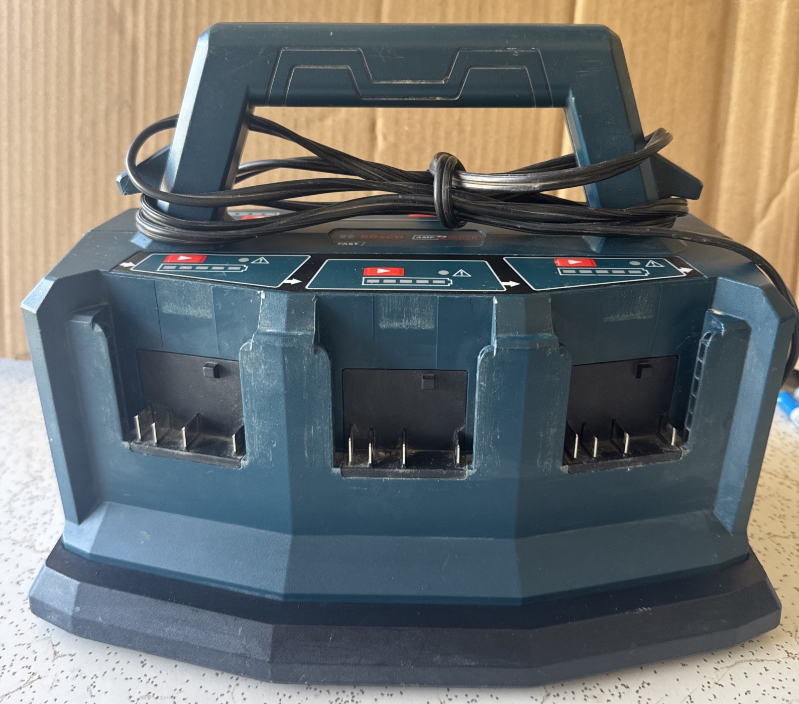 Bosch GAL18V6-80 6-Bay Sequential Battery Fast Charger