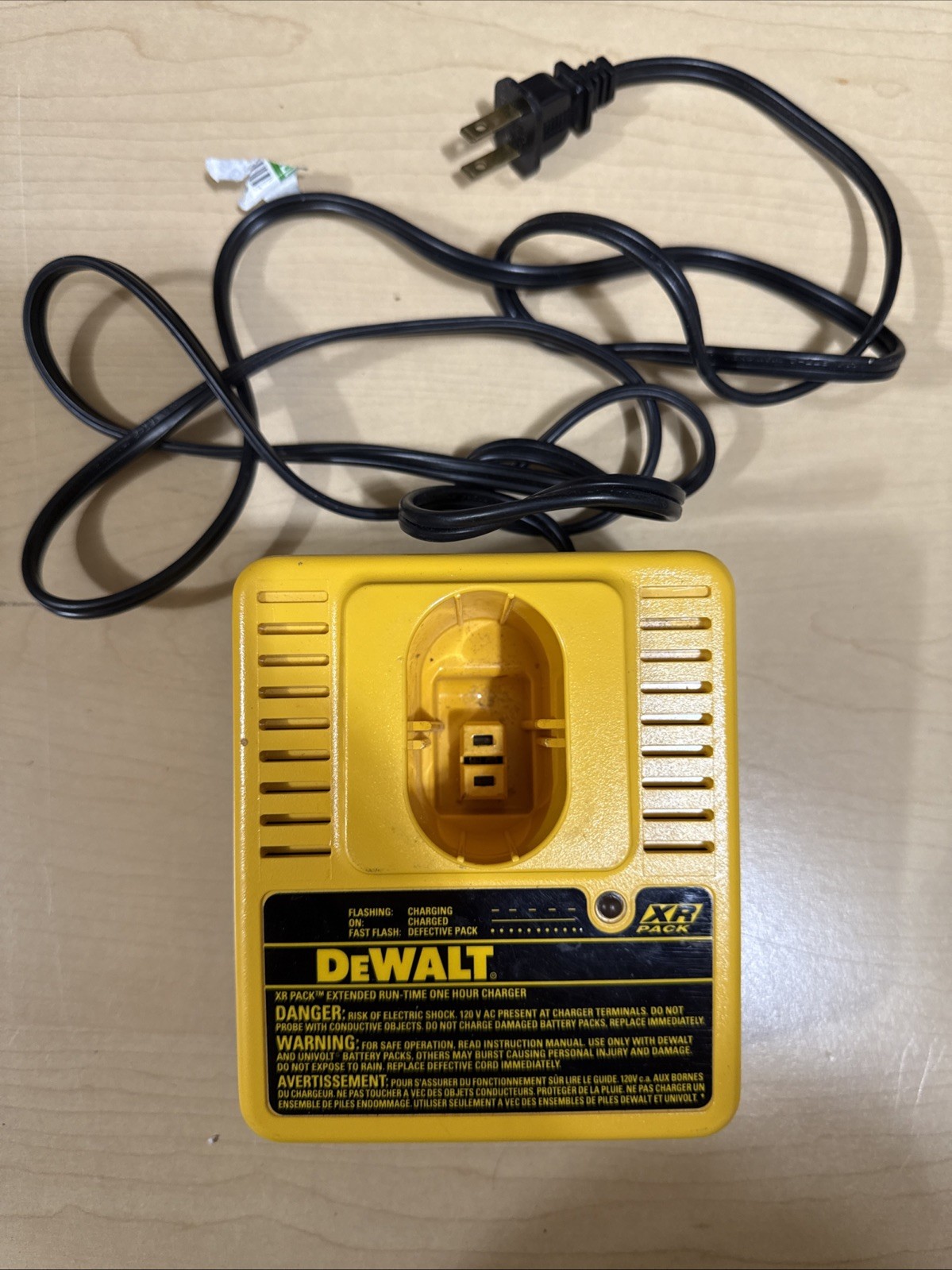 Dewalt DW9106 Battery Charger XR Pack One Hour Charge 7.2 to 14.4v Yellow