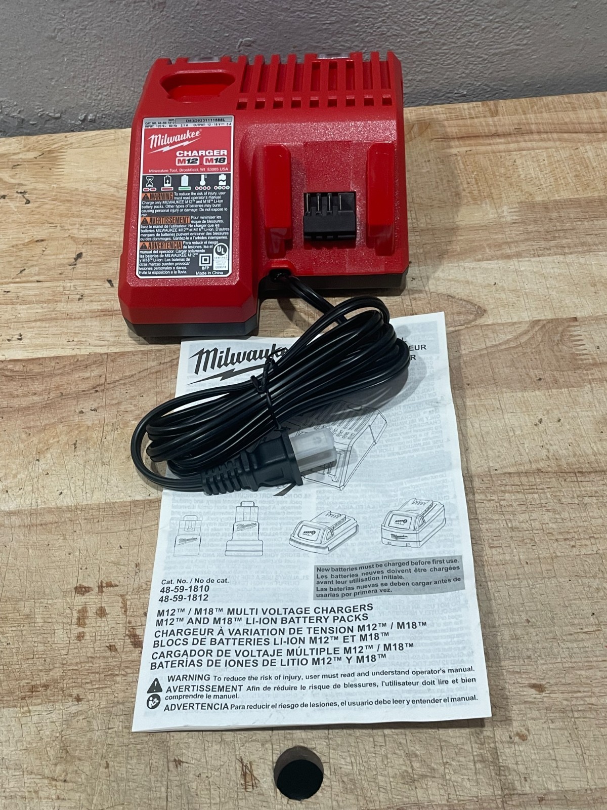 Milwaukee M12 M18 Multi-Voltage Battery Charger with M18 CP 1.5 Battery New