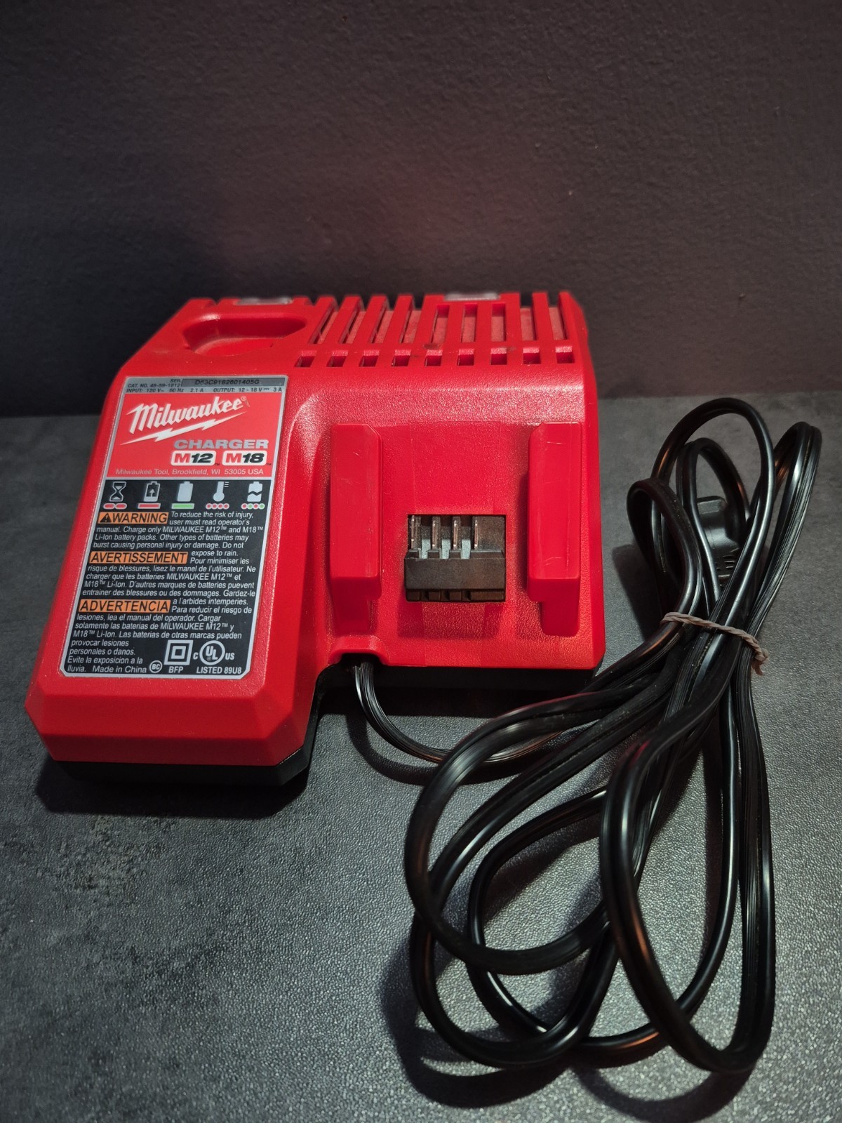MILWAUKEE 48-59-1812 12-18V M12/M18 LITHIUM ION CHARGER *TESTED
