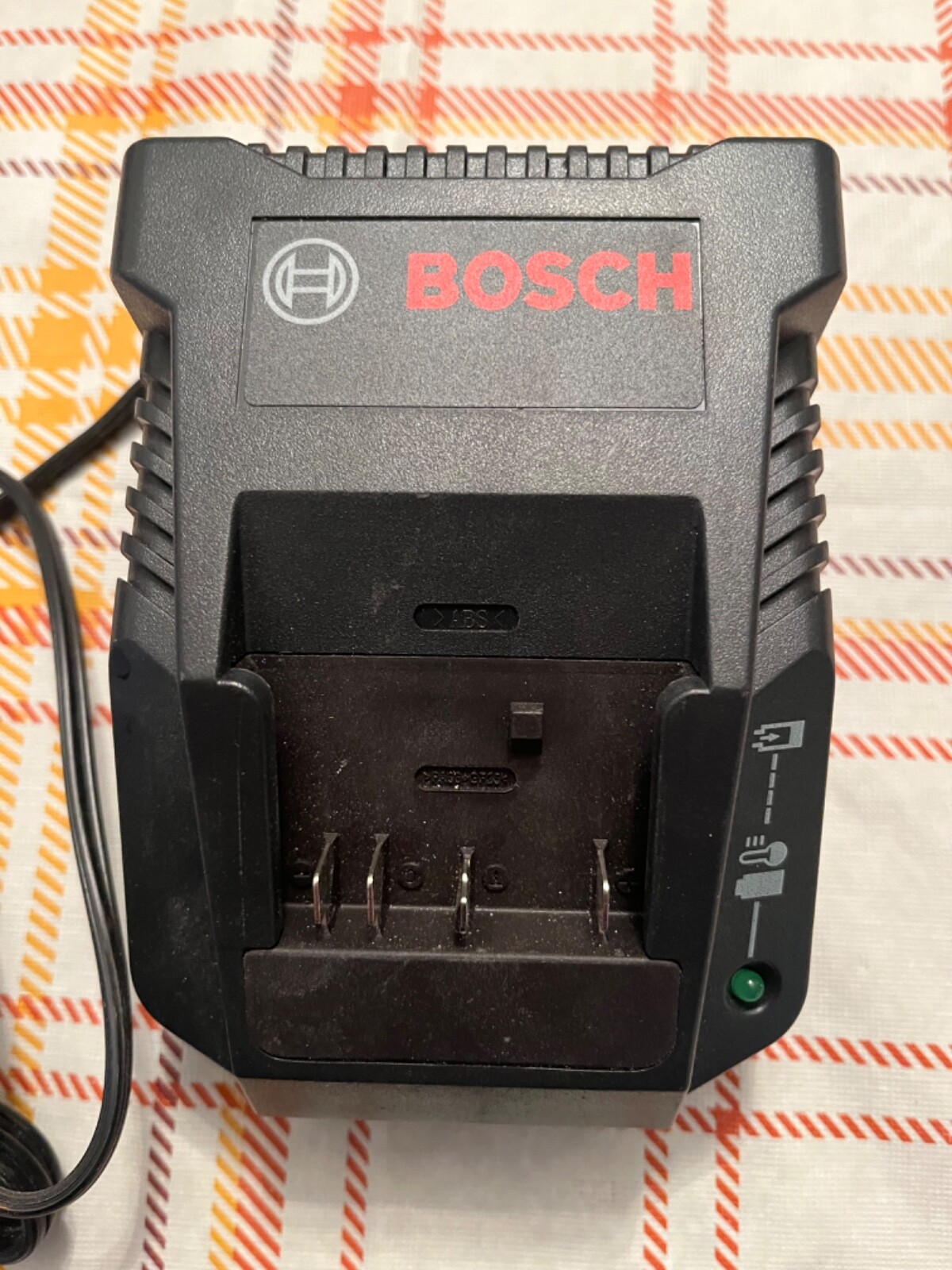 Bosch BC660 18V Battery Charger – Black