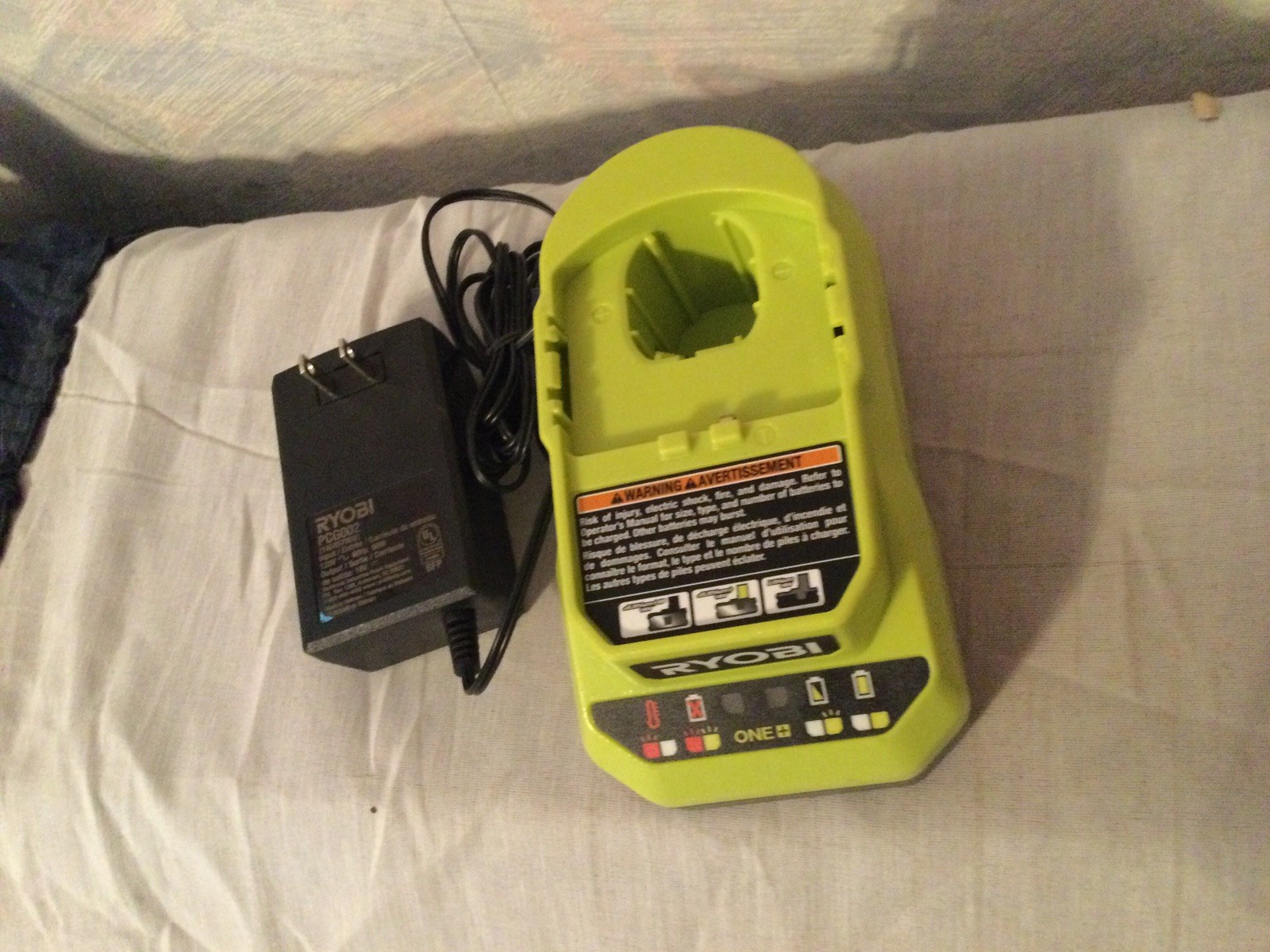 Ryobi ONE+ 18V PCG002 Charger Green/Black Single-Port