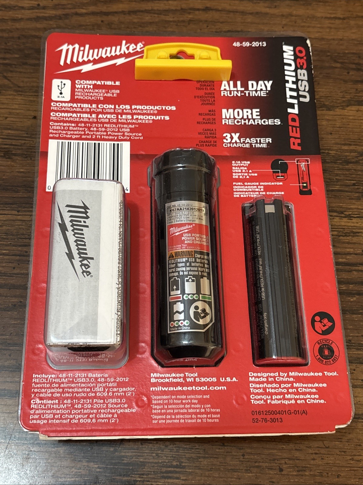 Milwaukee 48-59-2013 REDLITHIUM USB Charger and Portable Power Source Stick Kit