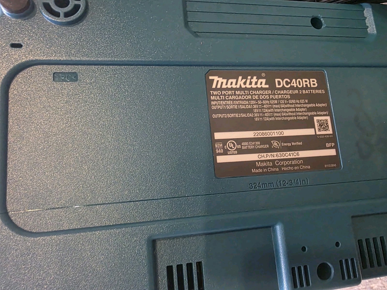 Makita DC40RB 40V Charger – Black/Blue