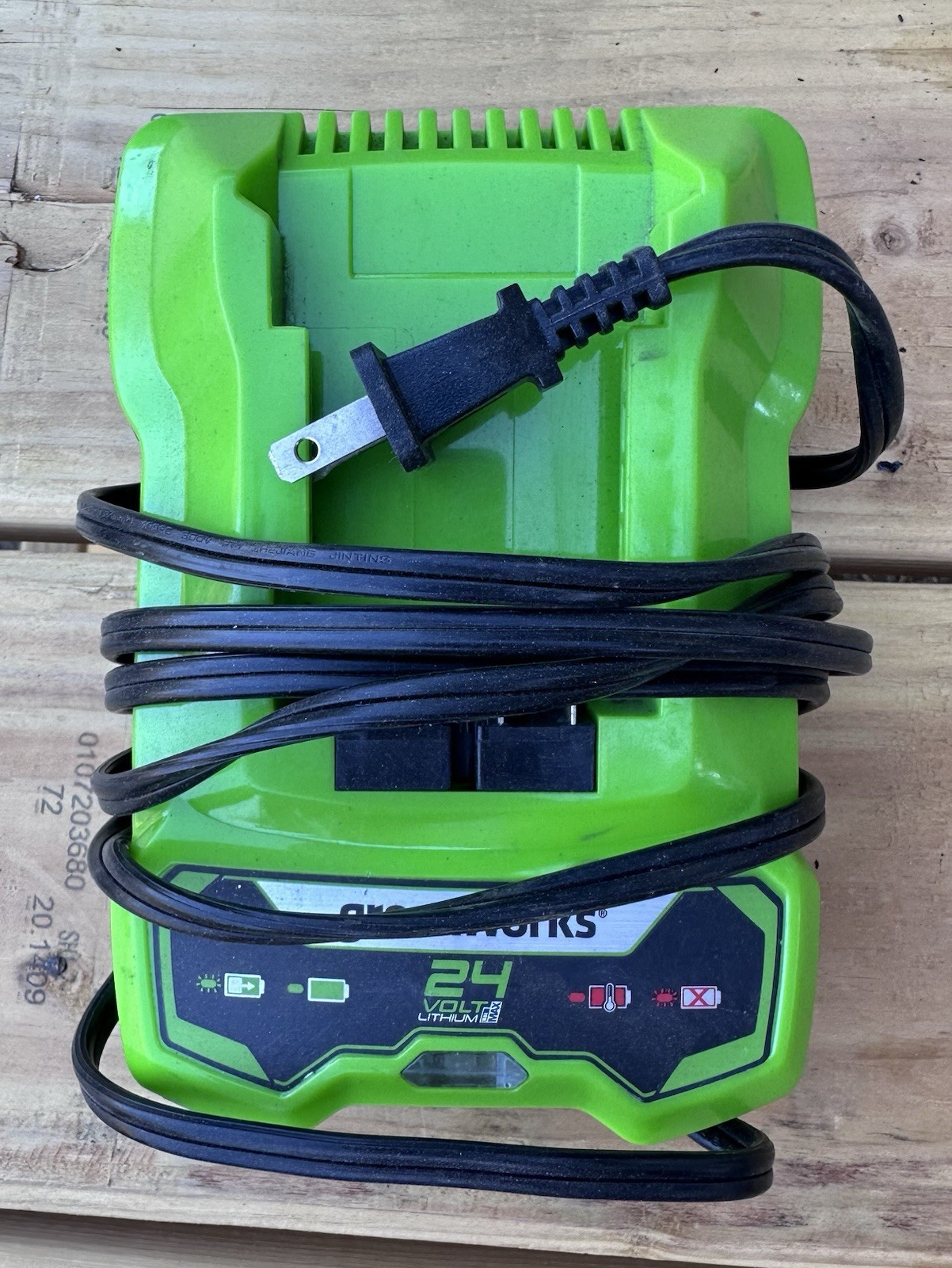 Greenworks 24V Lithium-Ion battery charger Model BY500101