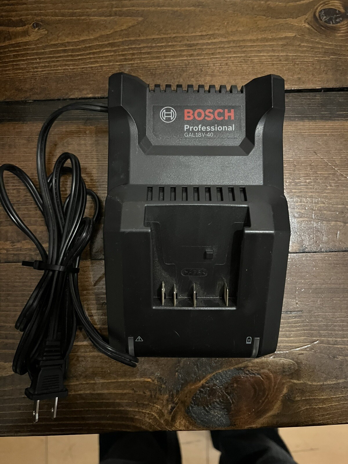 BOSCH BATTERY CHARGER GAL18V-40 BARE CHARGER FAST CHARGE BLACK