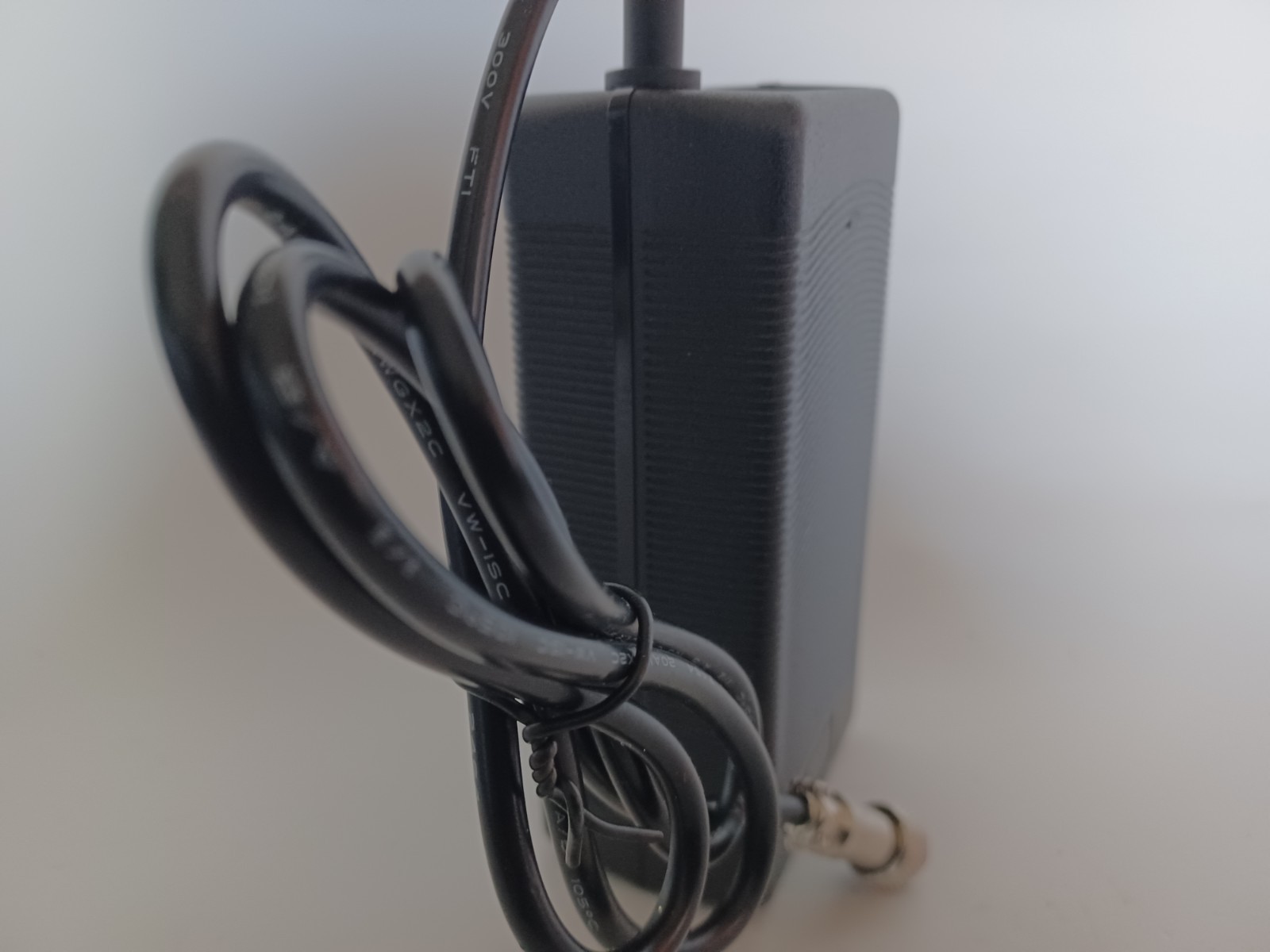 36V Li-ion Charger DJ-150E 2A-NO PLUG attachment Black