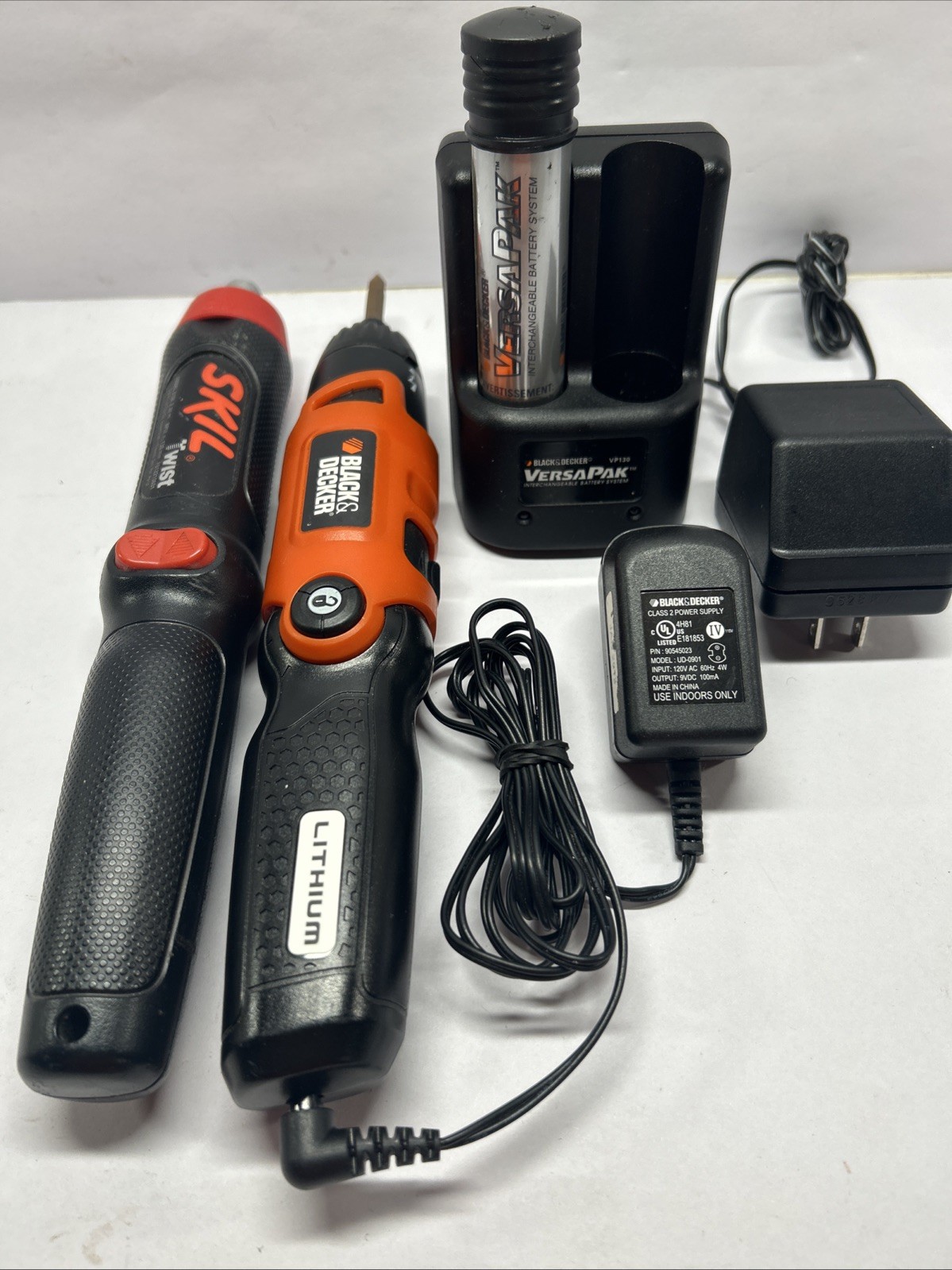 Lot of 3 Cordless Screwdrivers Black & Decker SKIL, Battery Charge Station VP130