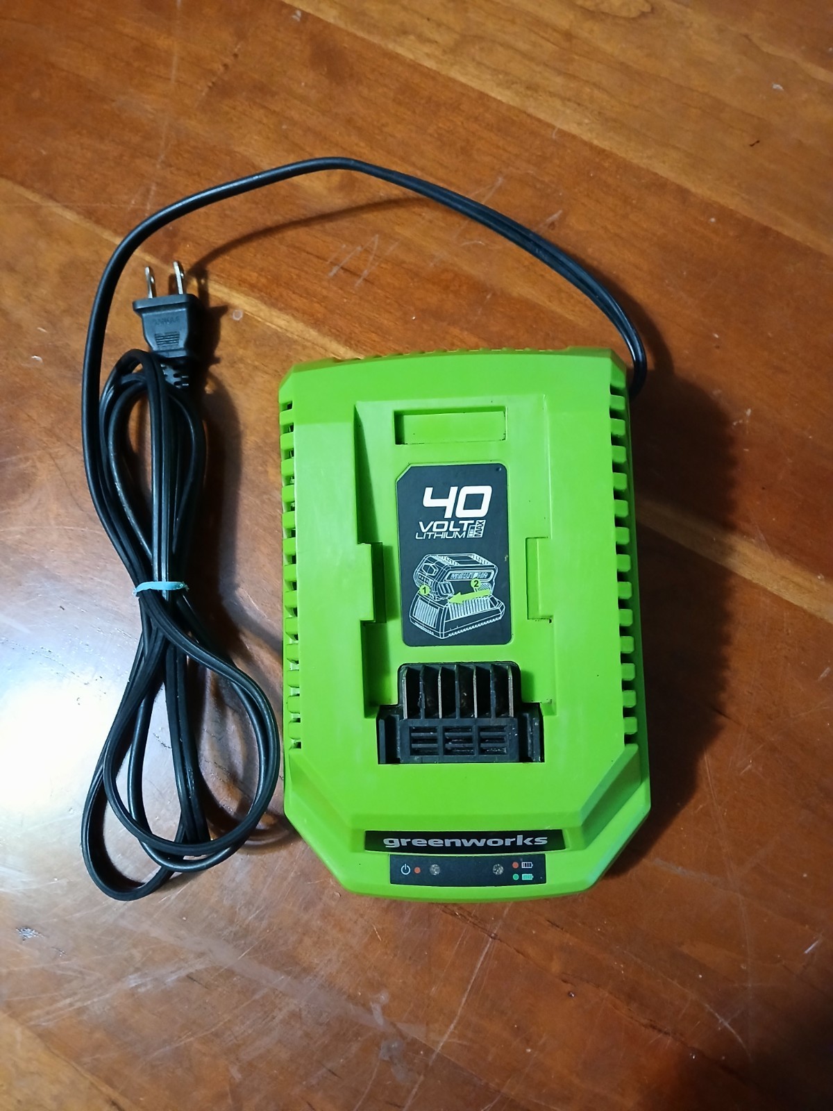 GreenWorks 29482 MAX 40V Lithium-ion Battery Charger – Green