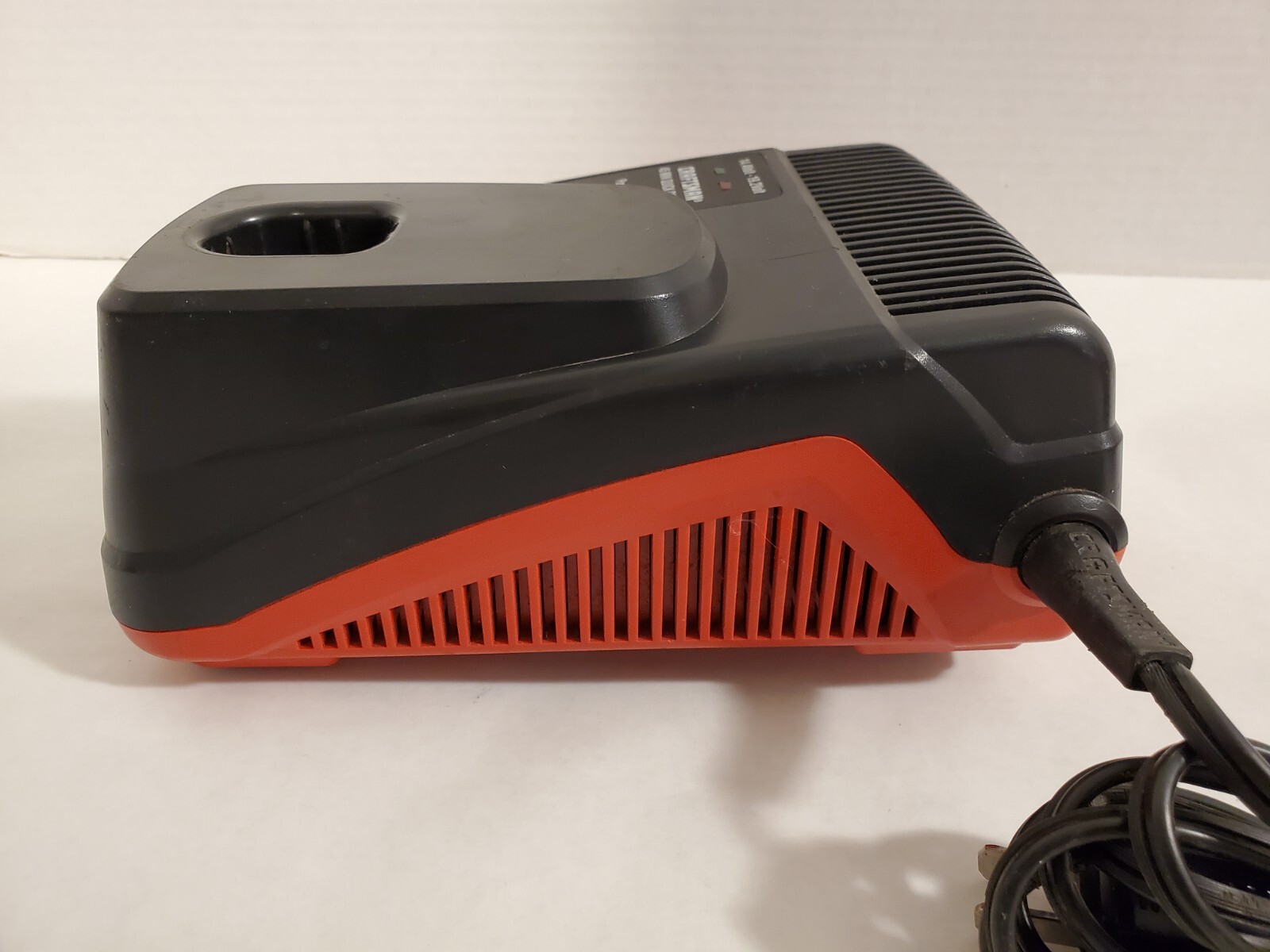 Craftsman 45 Minute Quick Charger 315.259260 w/ 19.2v Die Hard battery TESTED