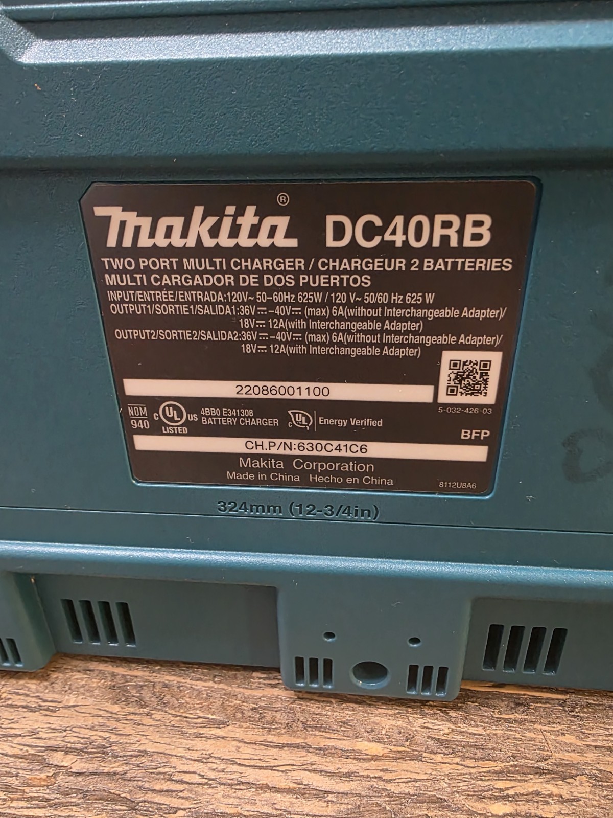Makita DC40RB 40V Charger – Black/Blue