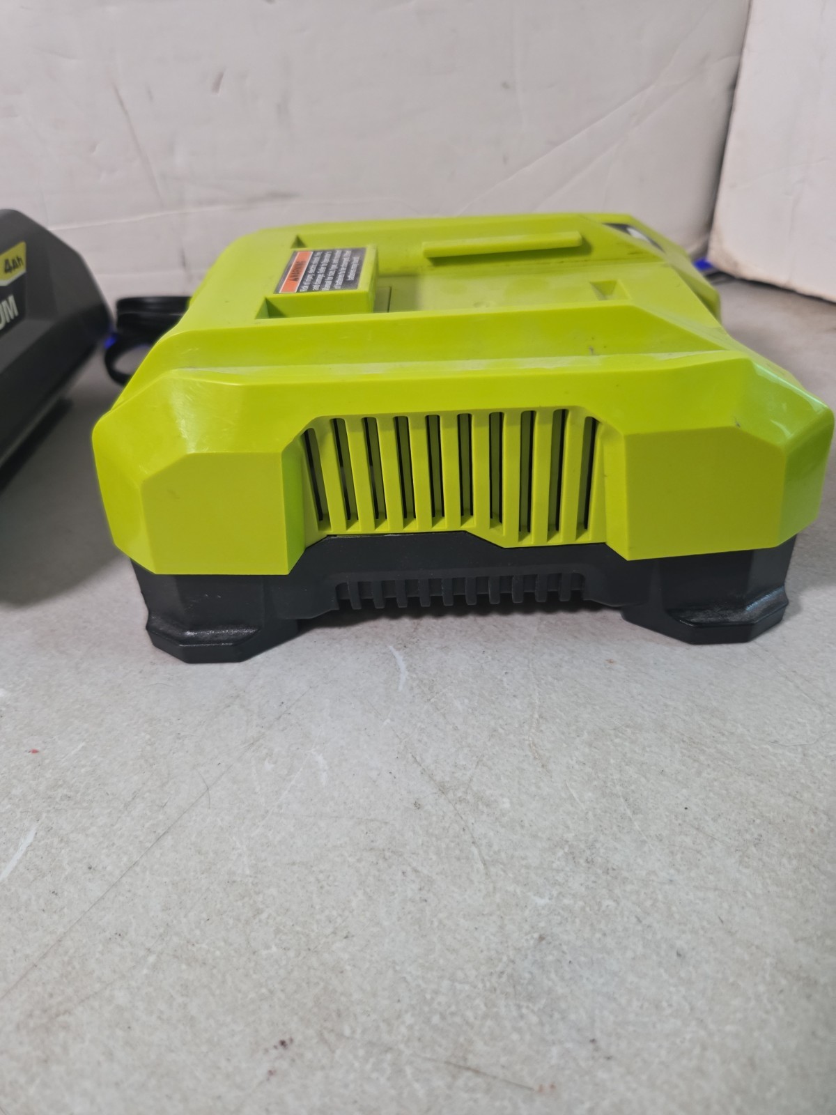 Ryobi OP406VNM 40V Lithium-Ion Rapid Quick Charger With (1) Battery OP40404VNM