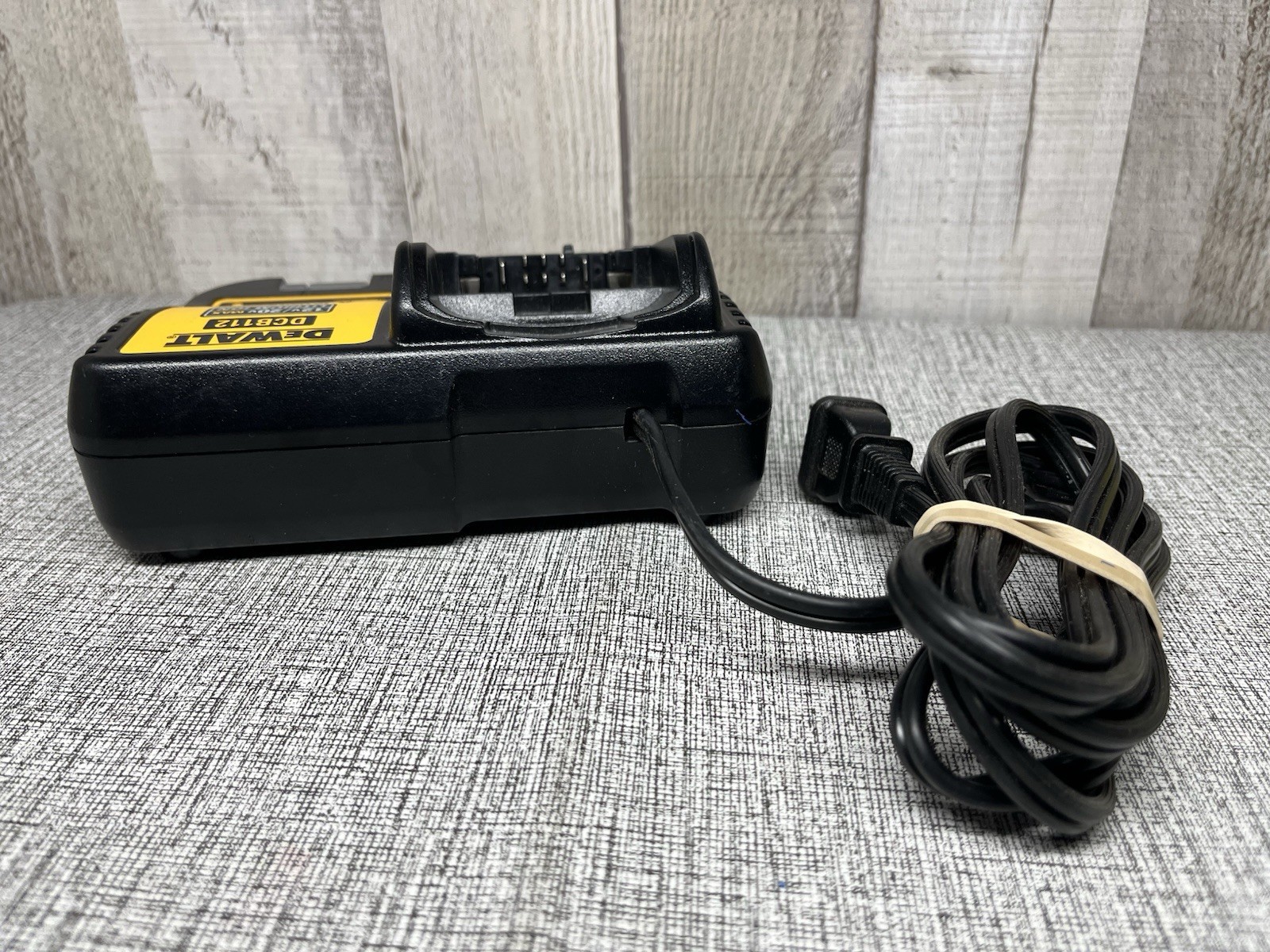 Dewalt 110-volt 12-volt max/20-volt max lithium-ion Battery Charger DCB112