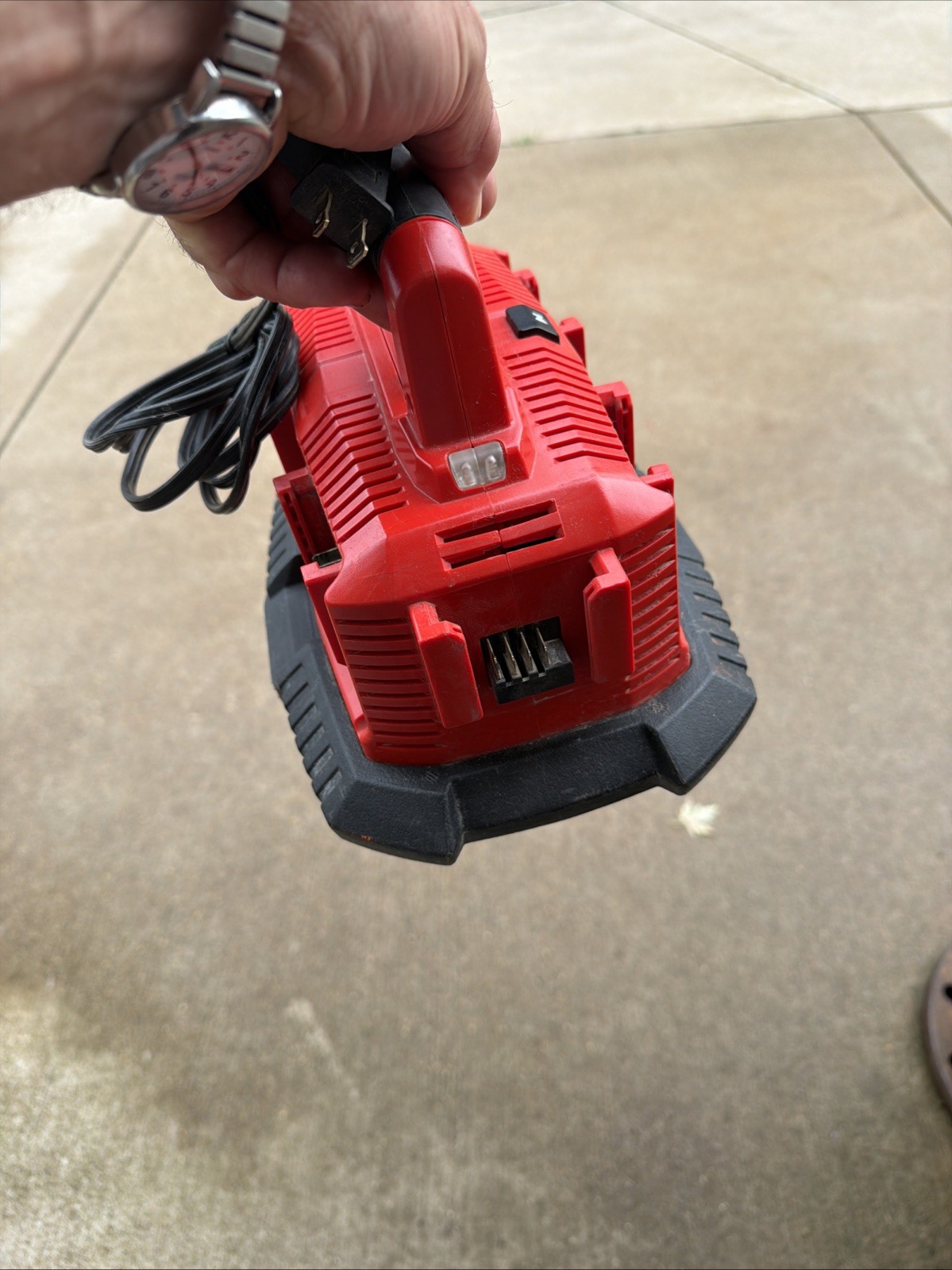 Milwaukee Tools M18 Lithium 6-Port Six Pack Battery Charger and Battery