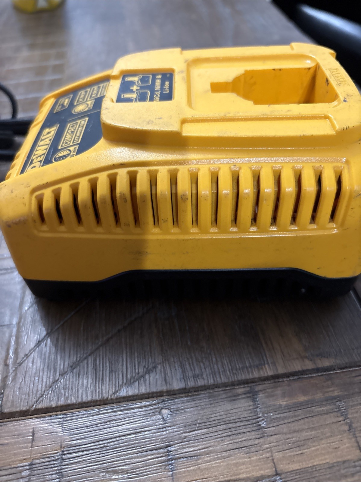 DeWalt OEM DC9310 7.2V~18V Fast Battery Charger NiCd/NiMh/Li-Ion J-1
