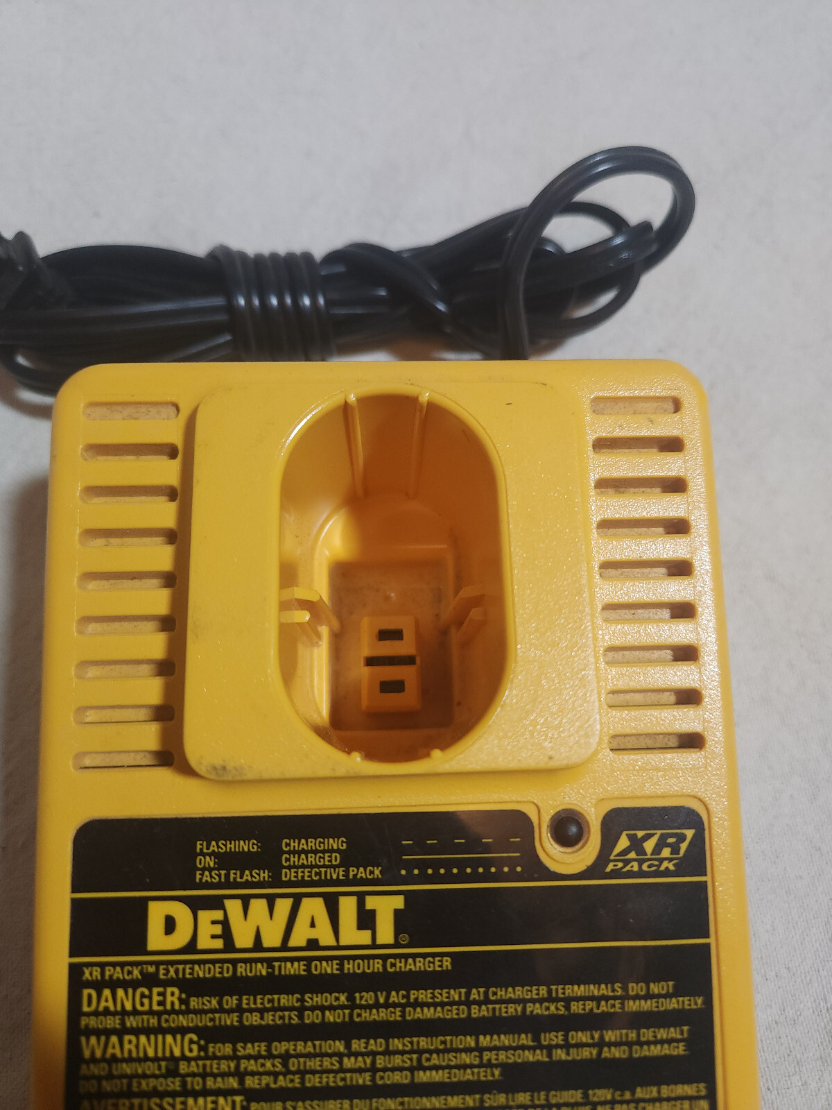 Dewalt DW9106 XR PACK Extended Run Time 45m-1Hr Battery Charger