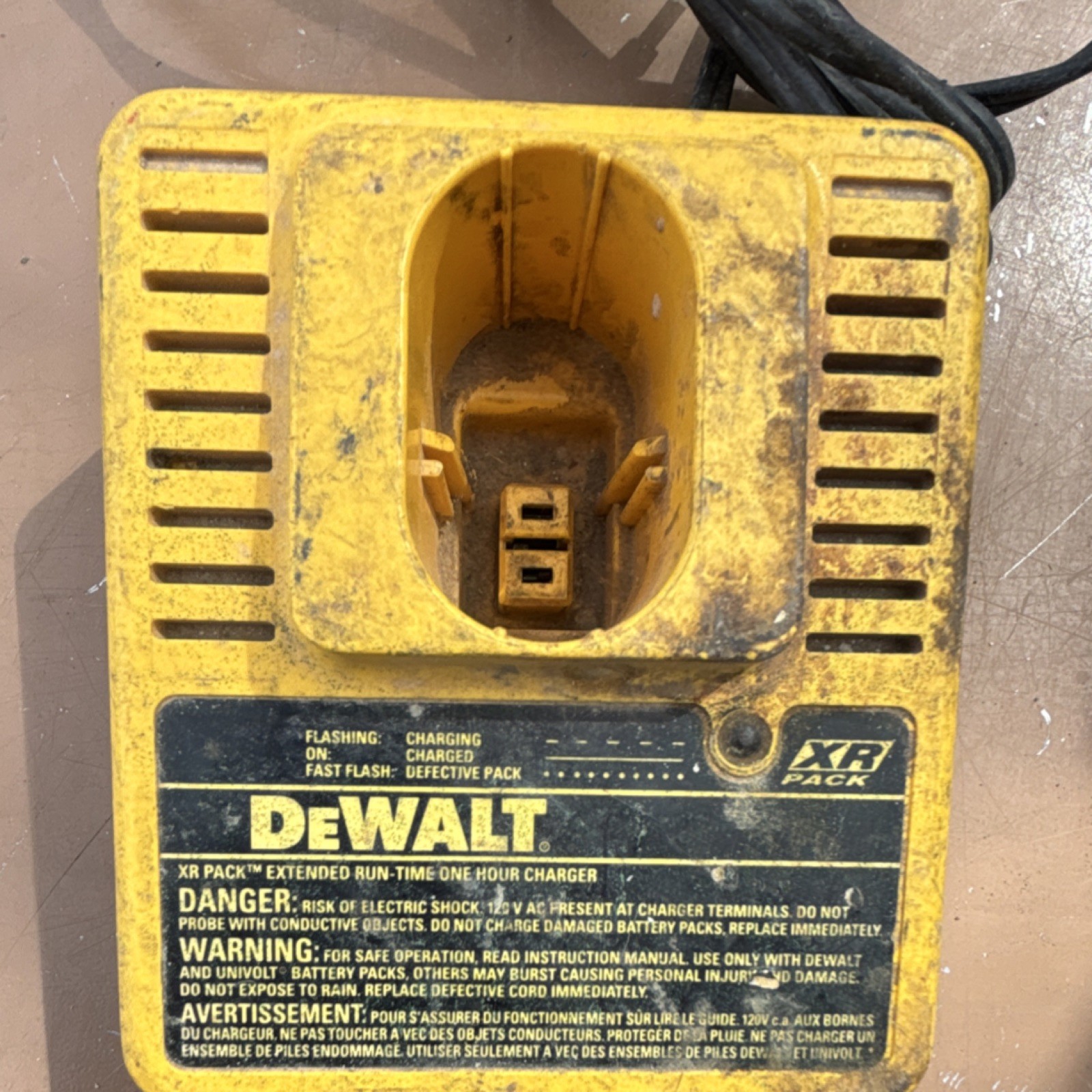 DEWALT DW9106 XR Battery Charger 120V 2.3A Yellow Single Battery MPN DW9106