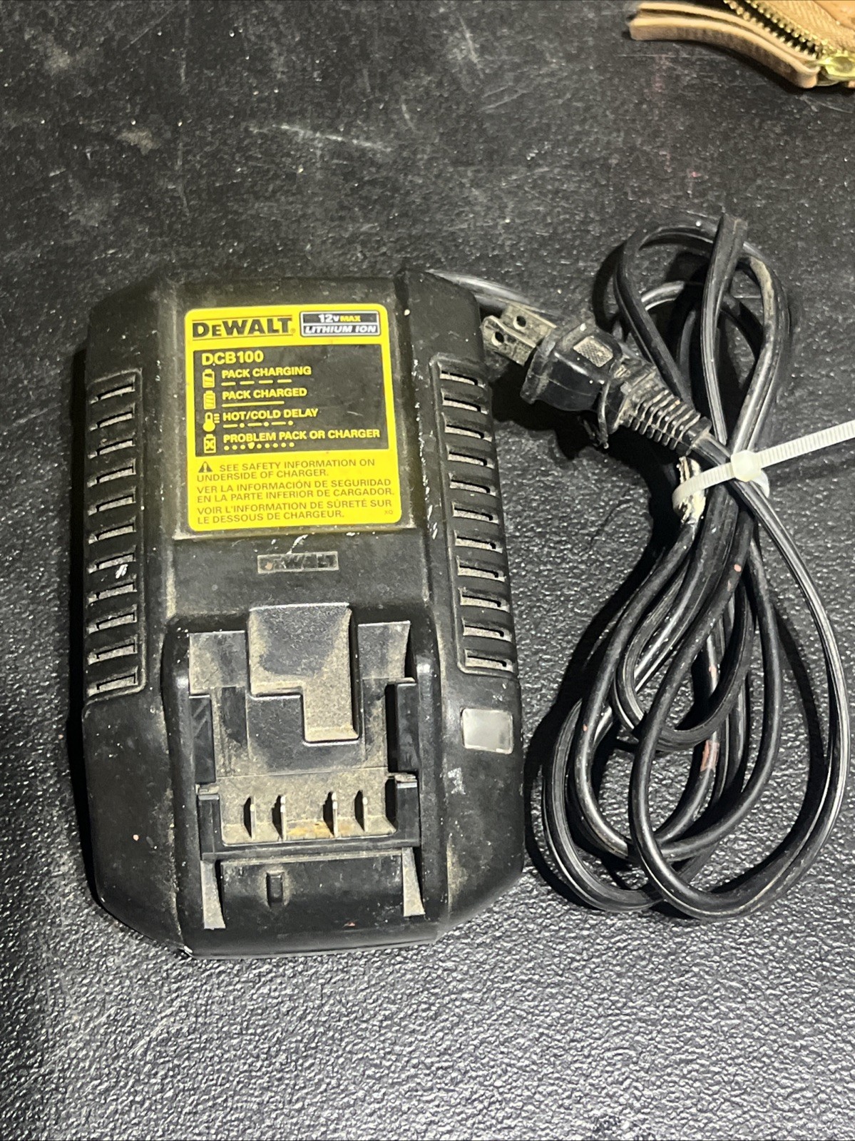Dewalt DCB100 12V Max Li-ion Battery Charger