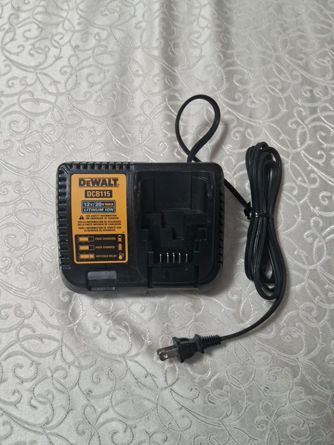 DEWALT DCB115 12V-20V MAX Li-Ion high speed CHARGER For 110 Volts