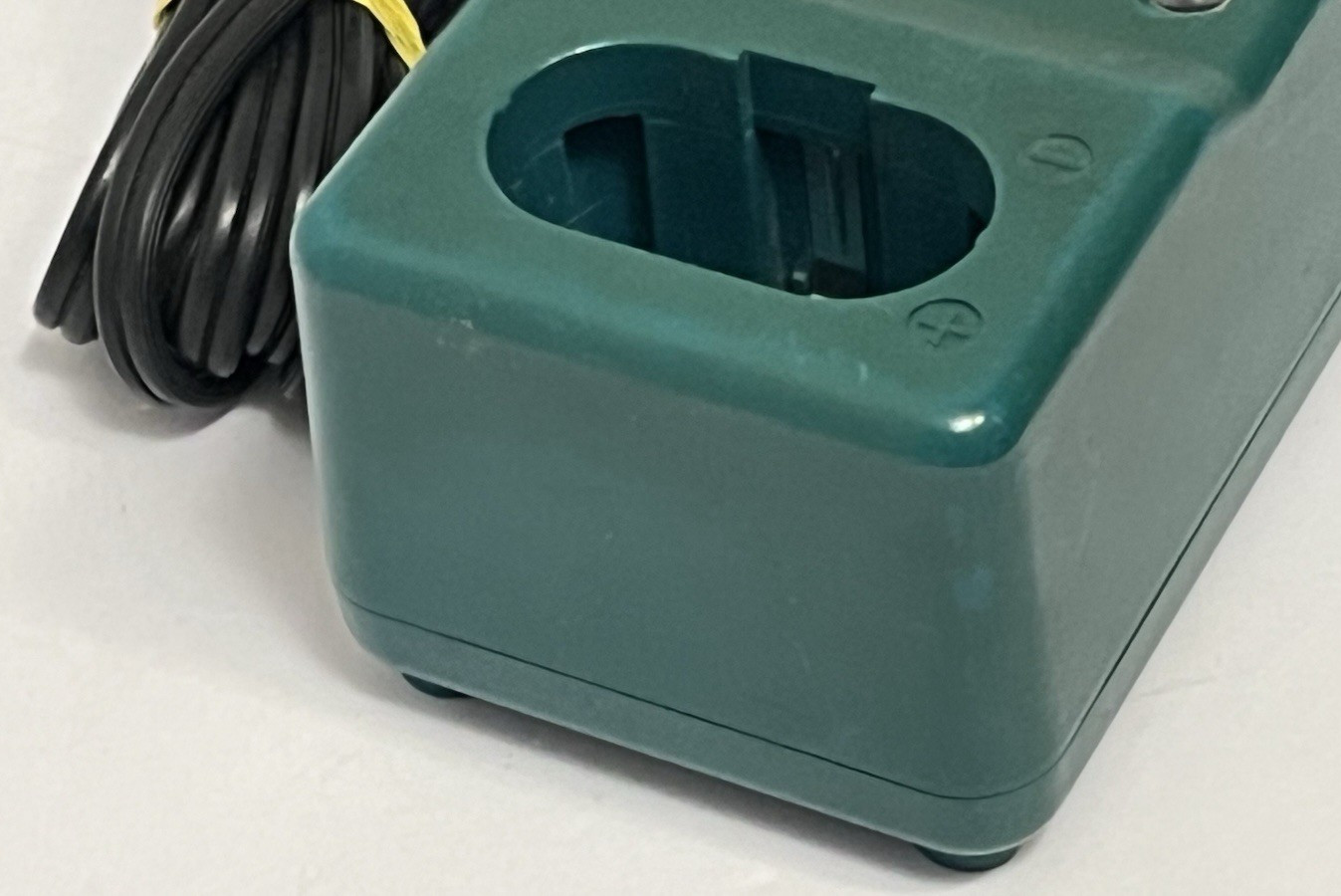 Makita DC9710 Battery Charger 120V 35W 50-60Hz DC7.2V DC9.6V 1.5A