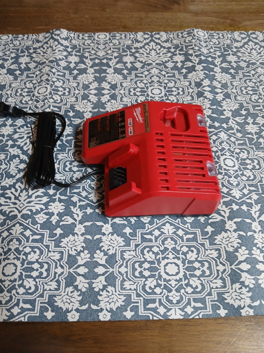 NEW Milwaukee M12/M18 Battery Charger GENUINE OEM 48-59-1812 Lithium 18V 18 Volt