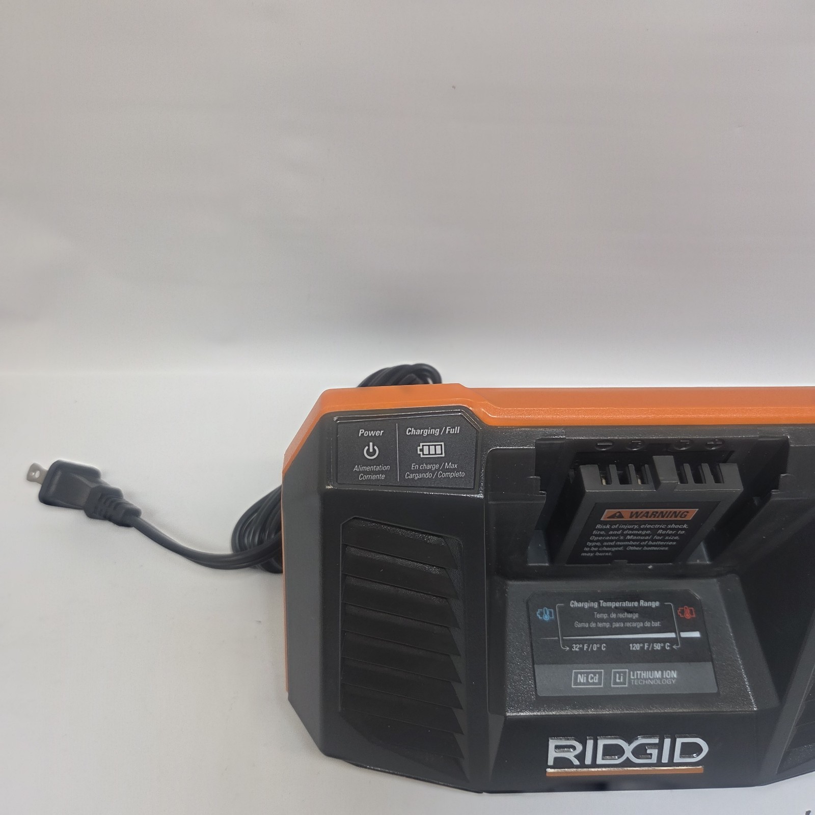 RIDGID R840095 GEN5X OEM Dual Chemistry Battery Charger With 18V 2.0 Ah Battery