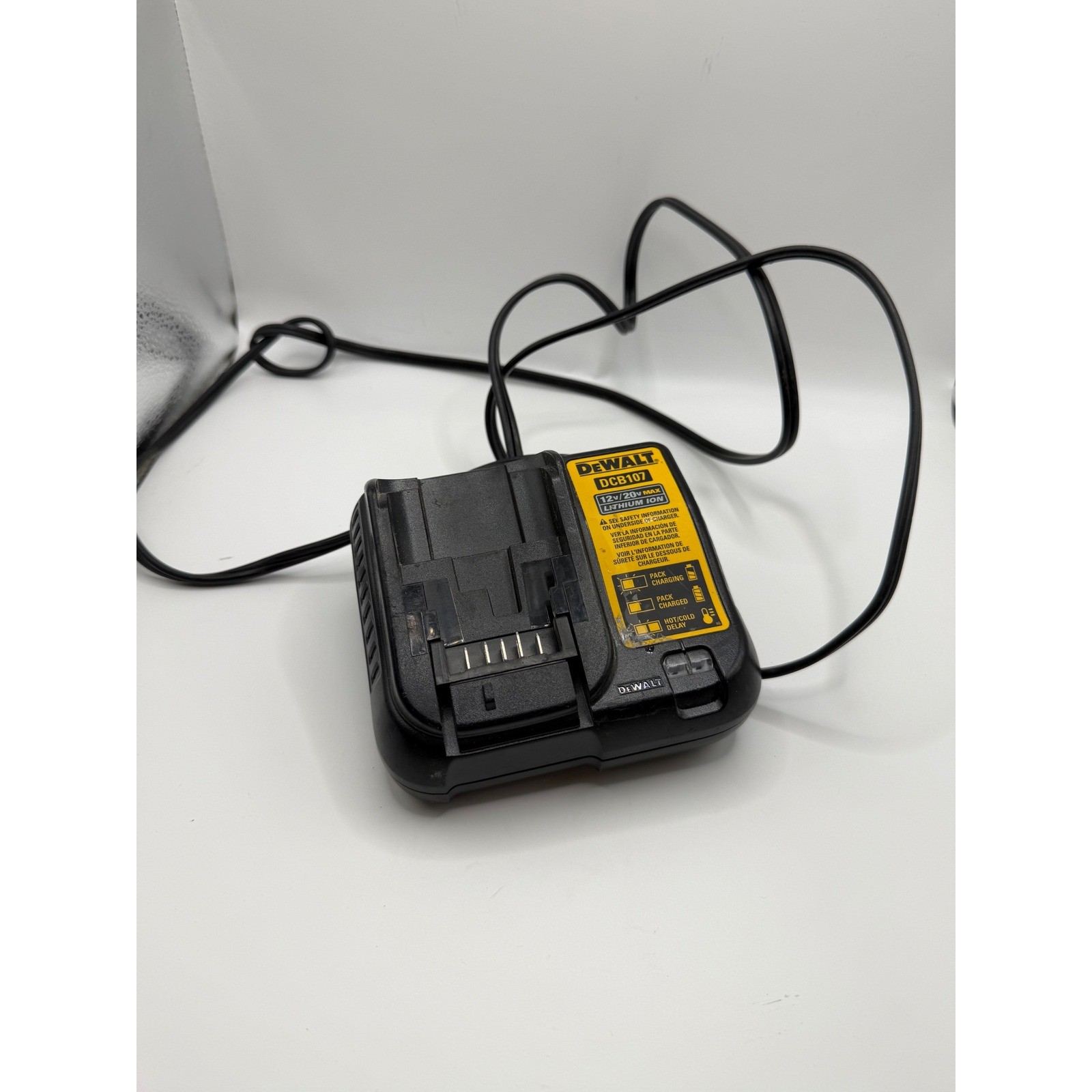 DEWALT DCB107 12V 20V MAX Lithium Ion Battery Charger Black Yellow Corded