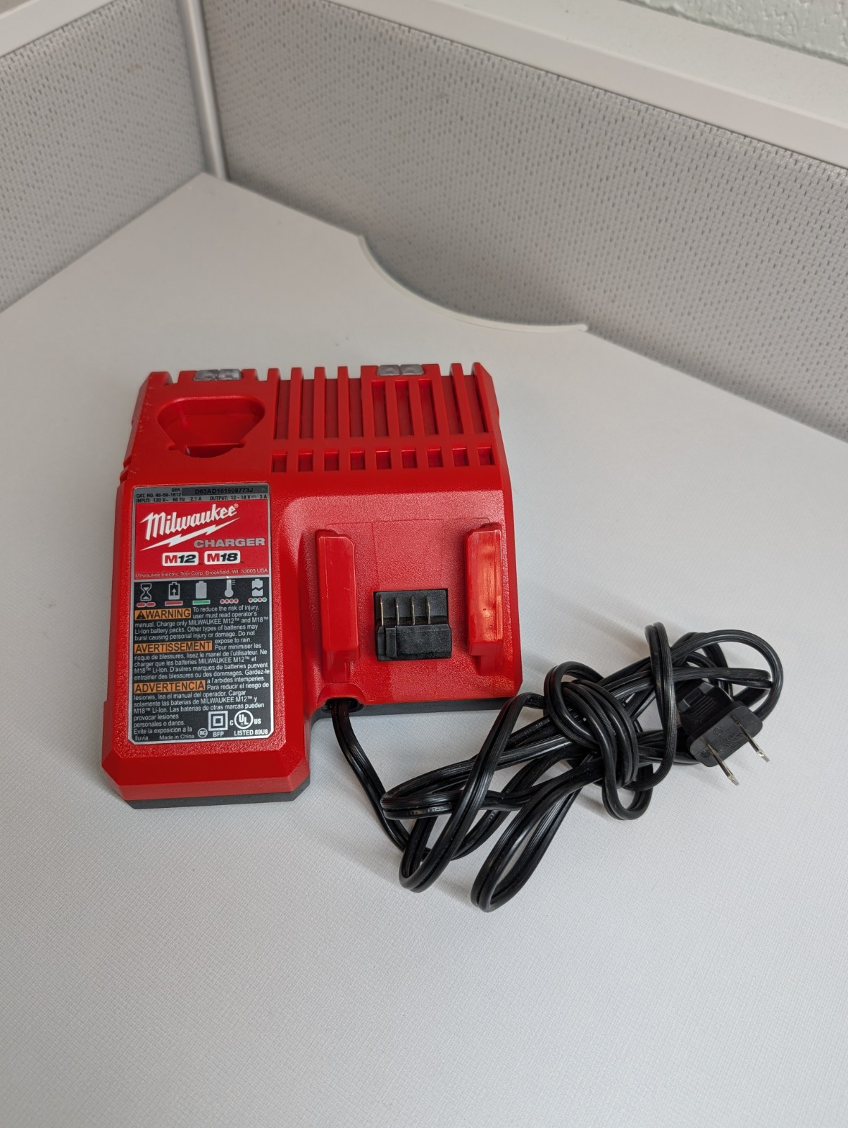 Genuine MILWAUKEE 48-59-1812 18V M12 / M18 LITHIUM ION CHARGER