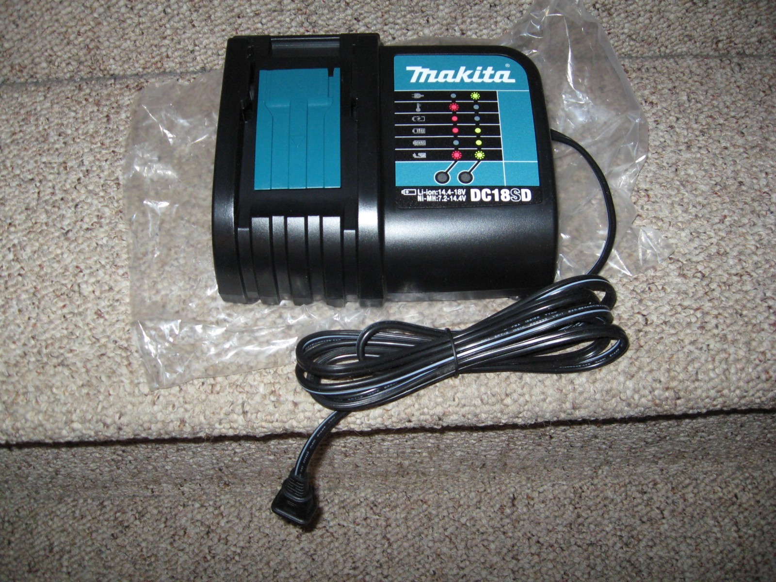 NEW Makita DC18SD 18V Charger New Genuine Makita Charger Only