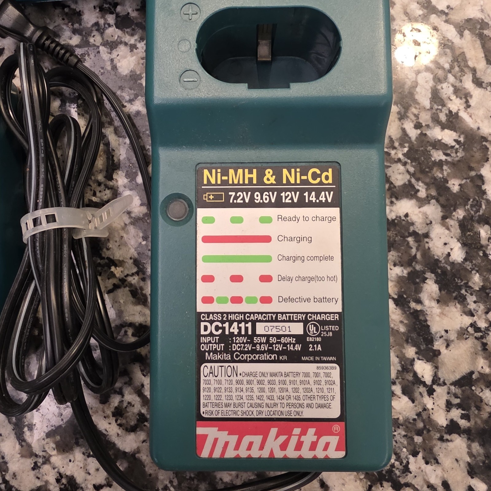 Lot Of 5 – Makita 9.6v Chargers. Untested DC1411 DC7010 DC9100 DC9700A