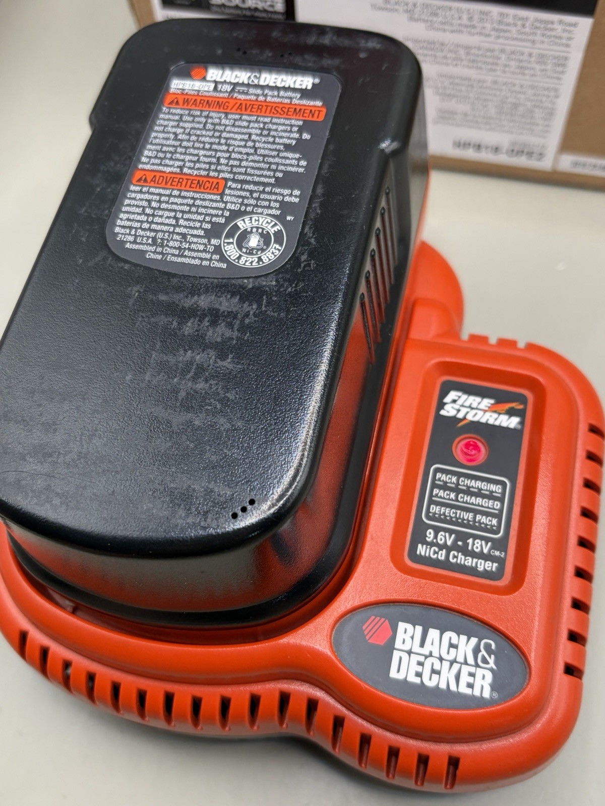 Black & Decker FireStorm Charger FSMVC w/Two 18V Batteries HPB18-OPE2 TESTED EUC