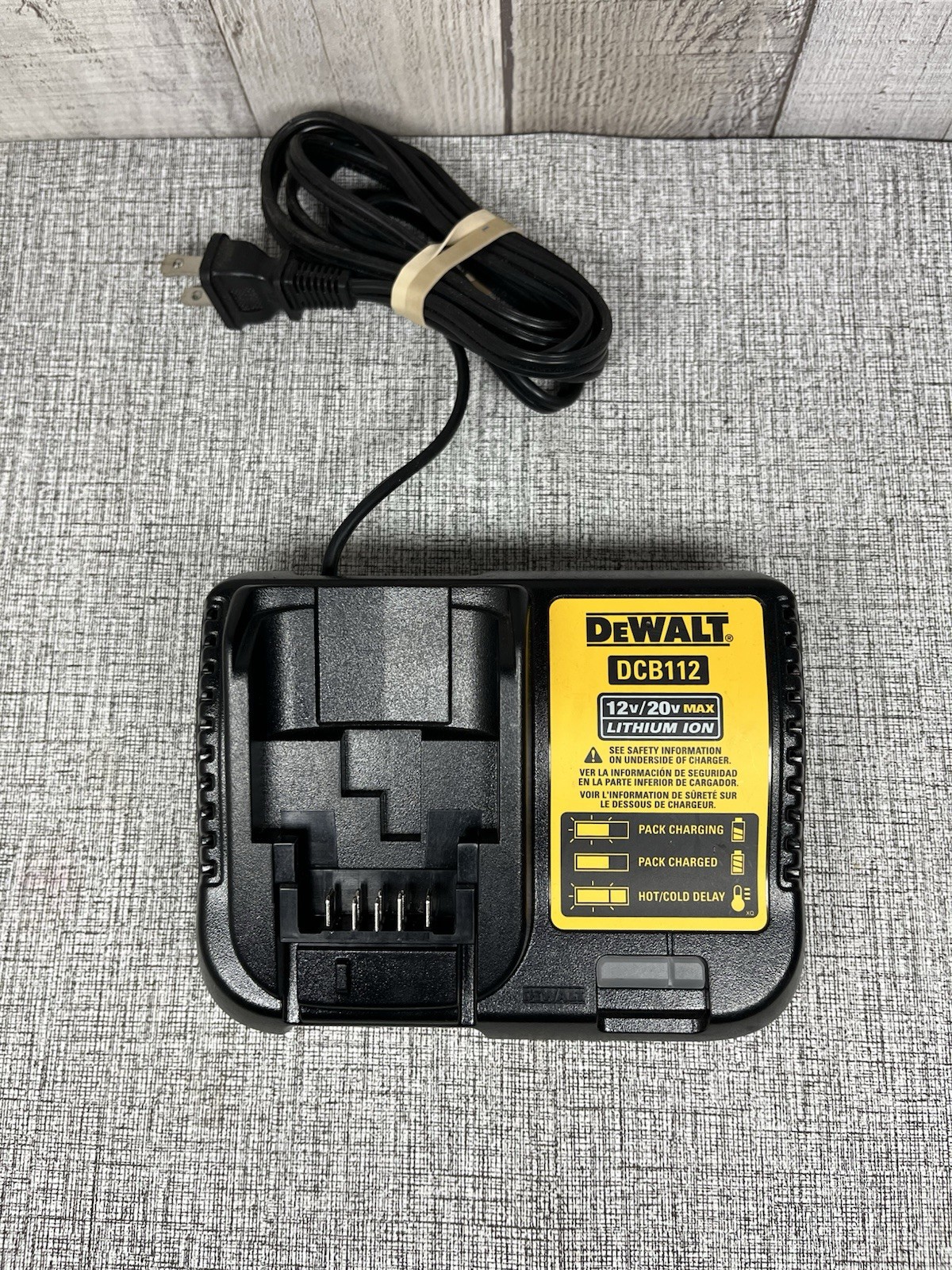 Dewalt 110-volt 12-volt max/20-volt max lithium-ion Battery Charger DCB112
