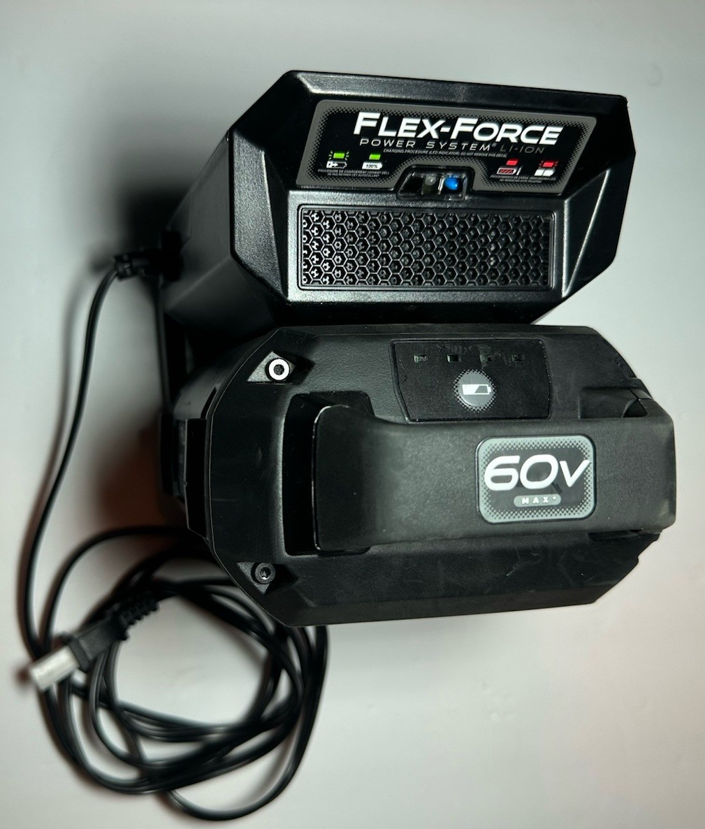 TORO Flex-Force Charger Model 88902 and 60V Max 88925 Battery, 2.5 Ah, 135 Watt