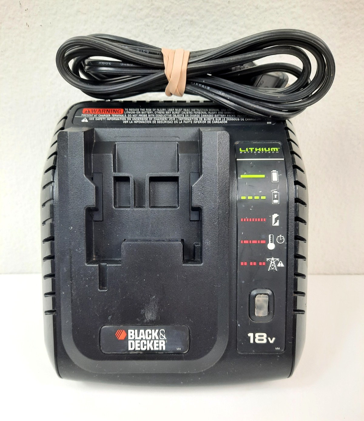 Black & Decker Model: 90546715 Type 1 18V Li-Ion Battery Charger, Tested Working