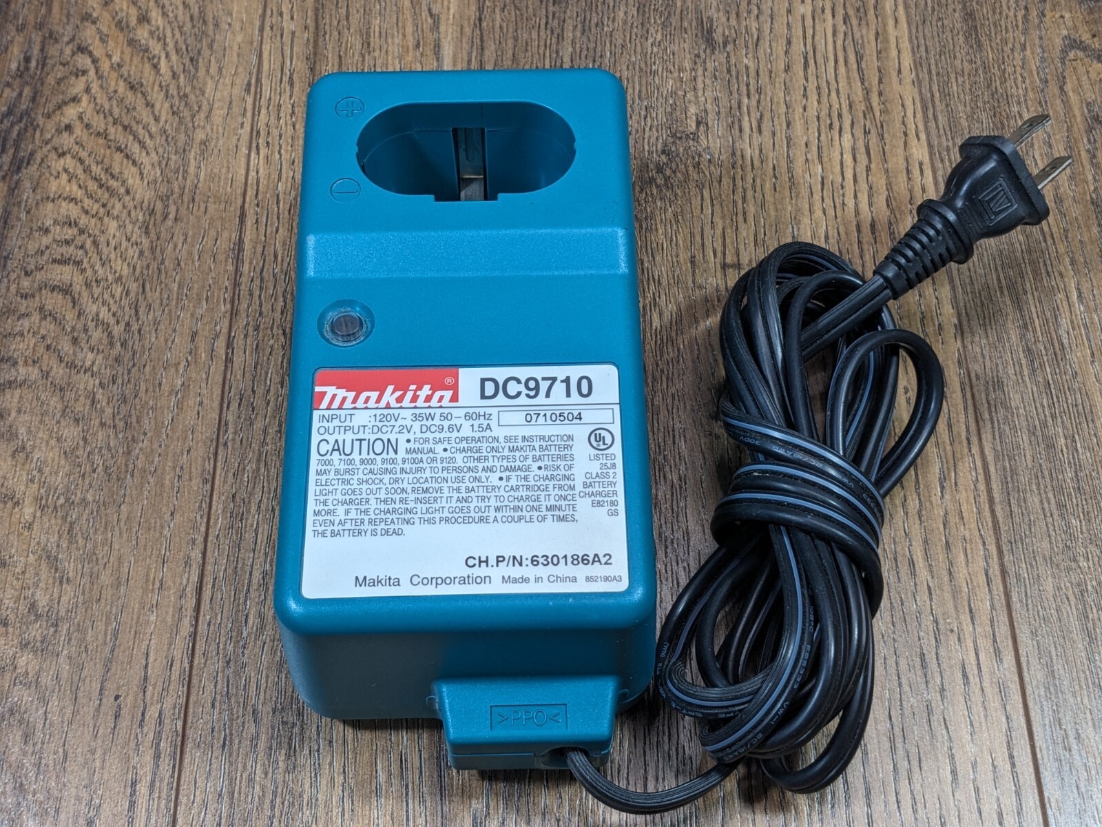 OEM ~ Makita ~ Battery Charger DC9710~ 120V, 35W ~ DC 7.2V, 9.6V ~ 1.5A