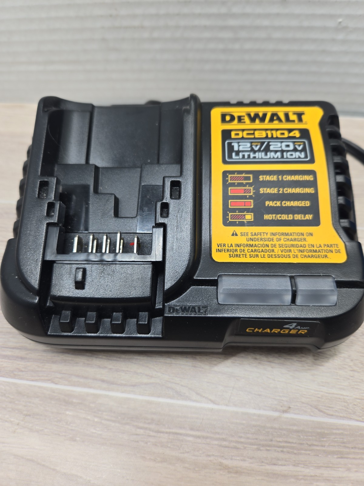 New DEWALT DCB1104 DCB115 12V – 20V MAX Li-Ion High Speed Charger