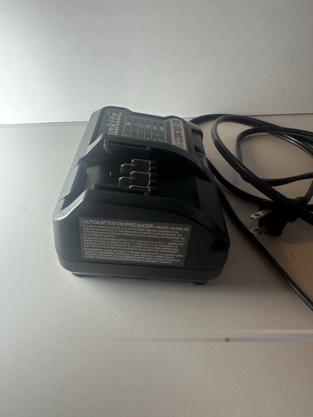 Makita DC10WD Li-Ion Battery Charger 10.8V-12V Max, Charges 1 Battery TESTED