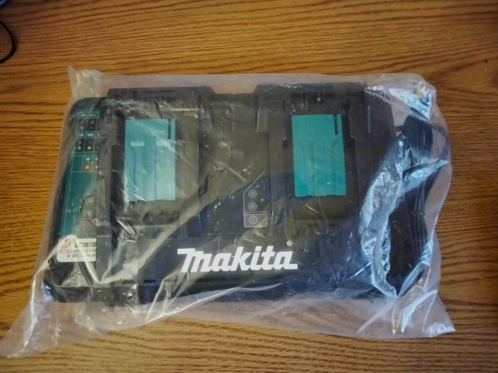 Makita DC18RD 18v LXT Lithium-lon Dual Port Rapid Optimun Charger.