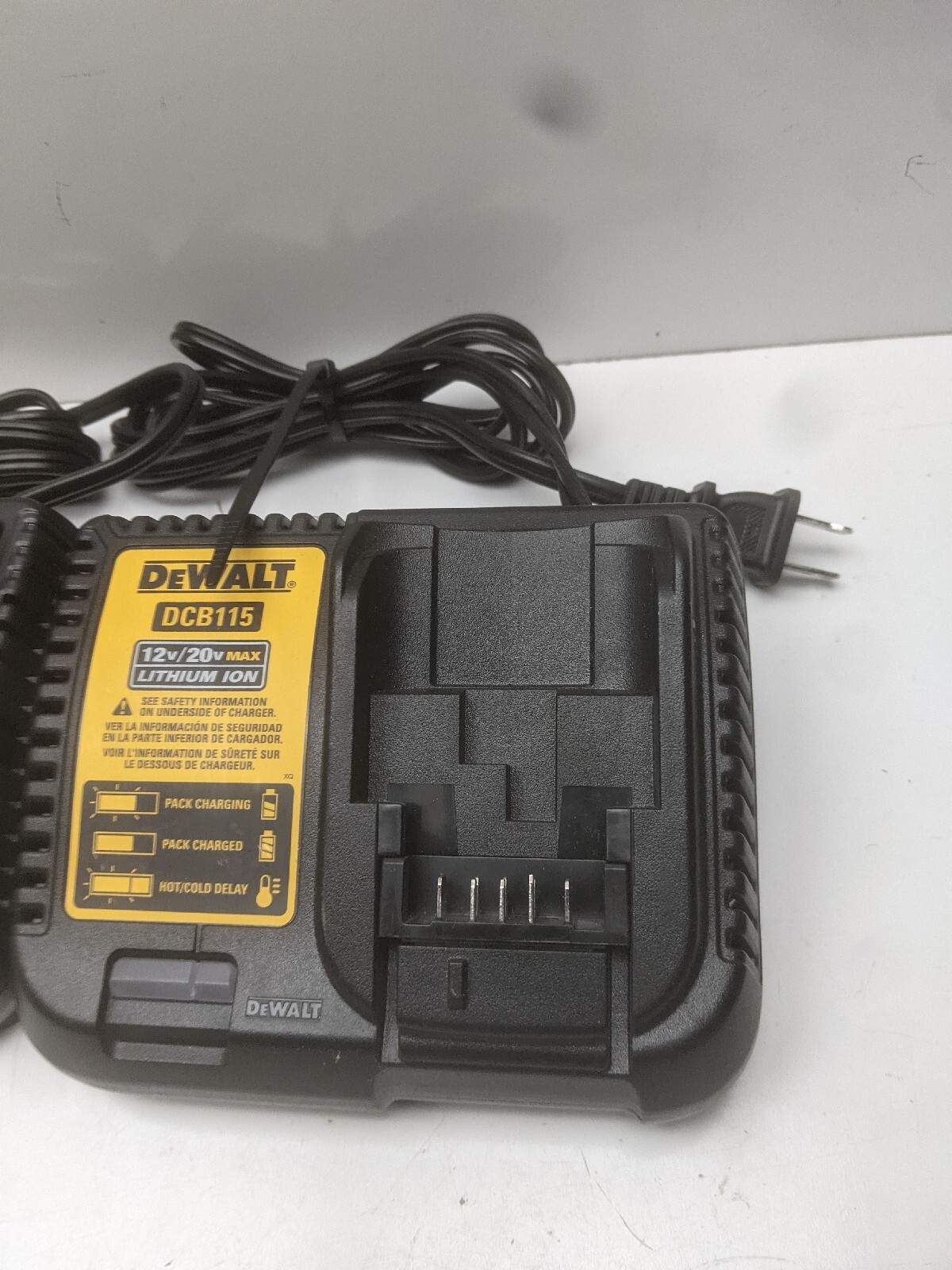 DeWalt DCB115 12v/20v Max Li-ion Battery Charger (2pc)