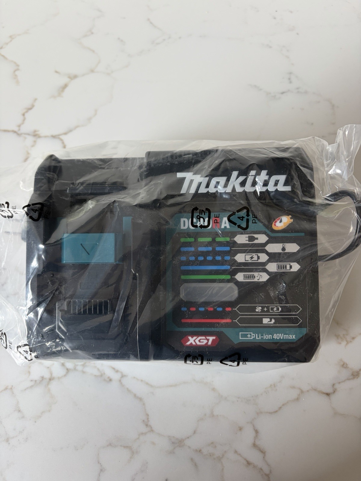Makita DC40RA 40V Max XGT Lithium Ion Battery Charger Optimum Rapid Charger